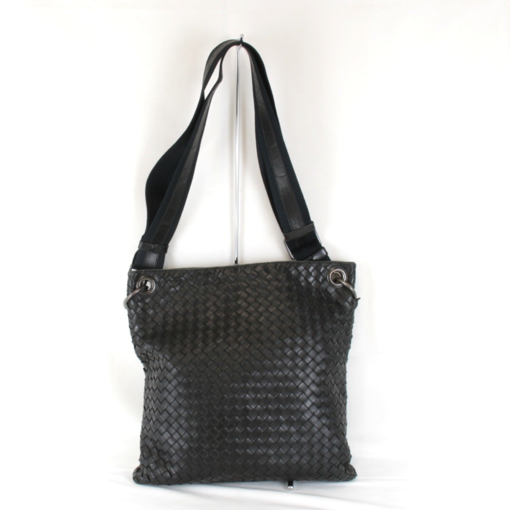 Bottega Veneta Black Leather Shoulder Bag (Pre-Owned)