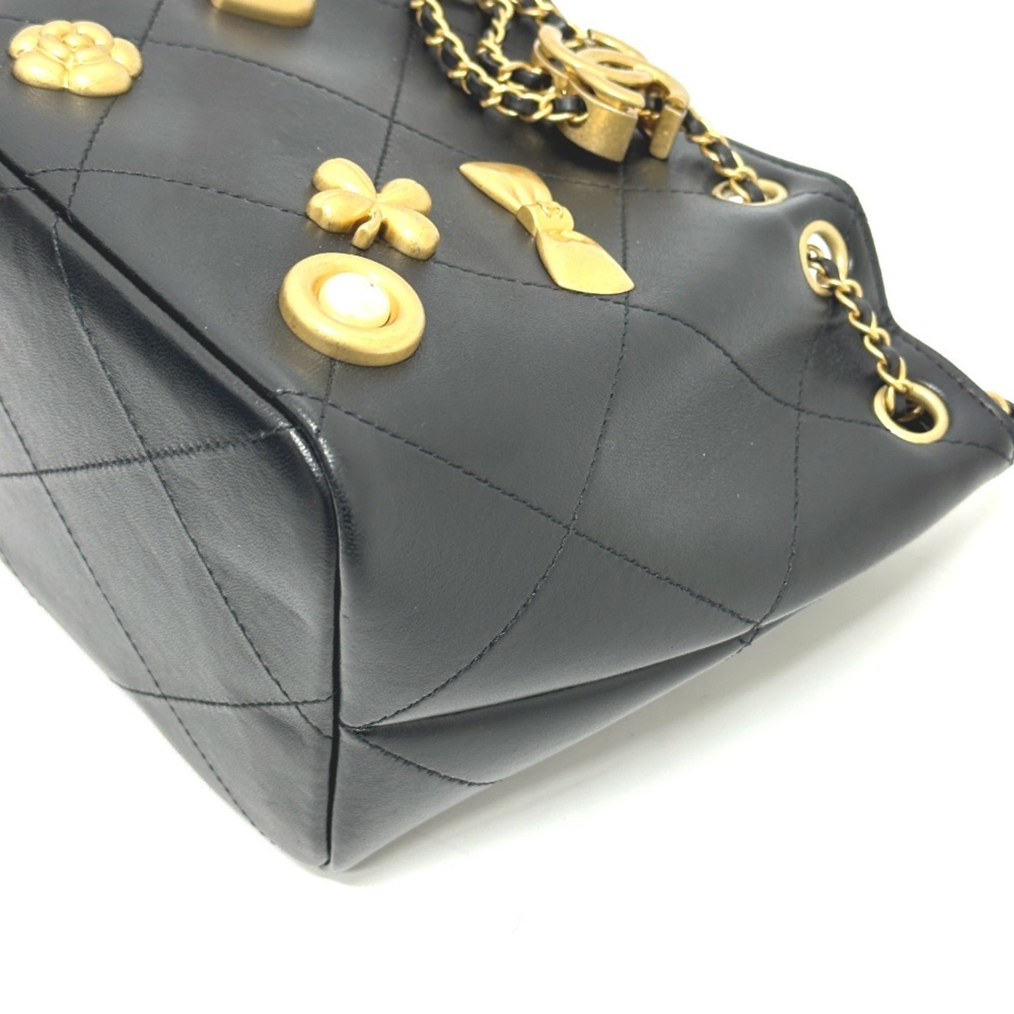 Chanel Black Leather Shoulder Bag (Pre-Owned)