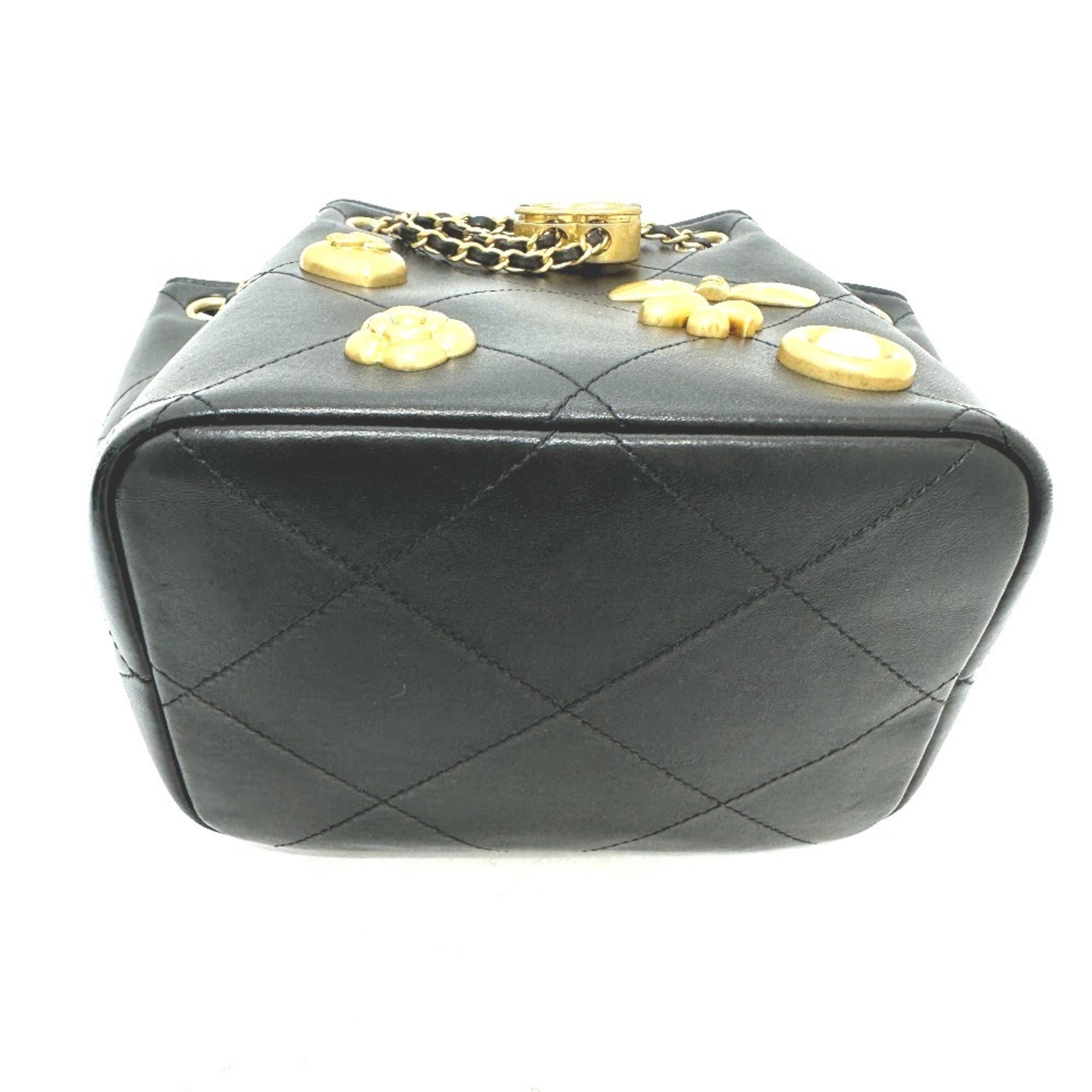 Chanel Black Leather Shoulder Bag (Pre-Owned)