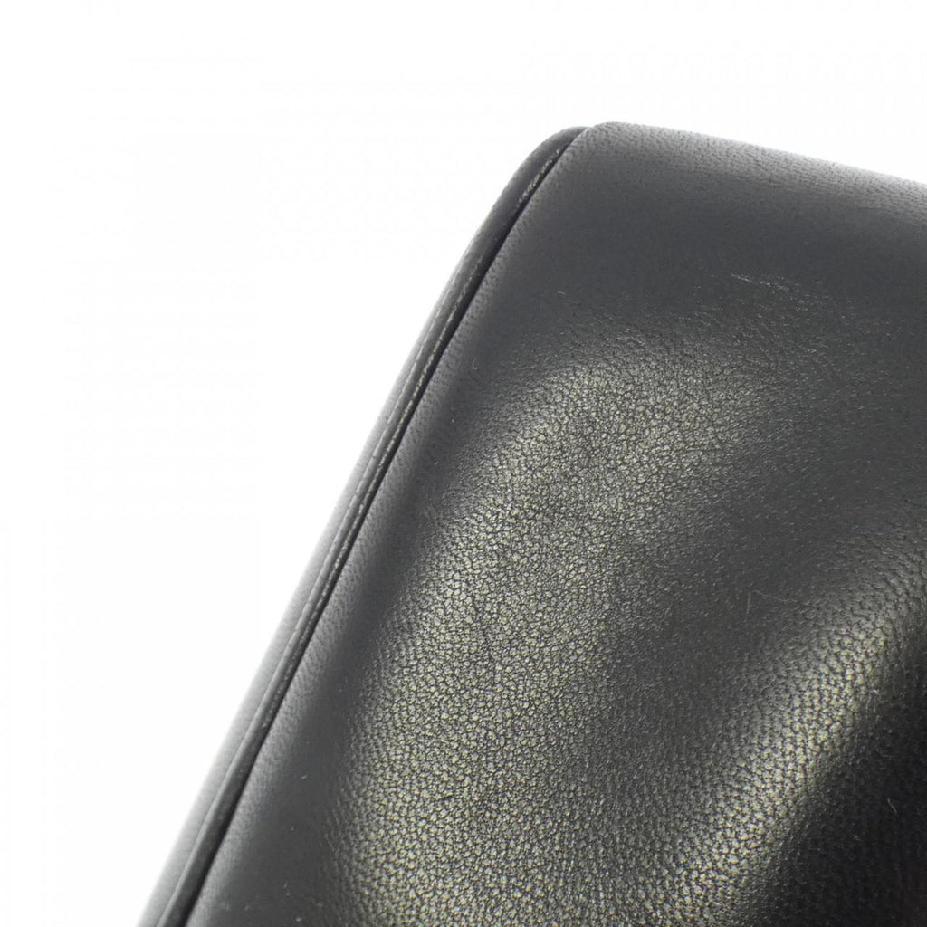 Chanel Black Leather Shoulder Bag (Pre-Owned)