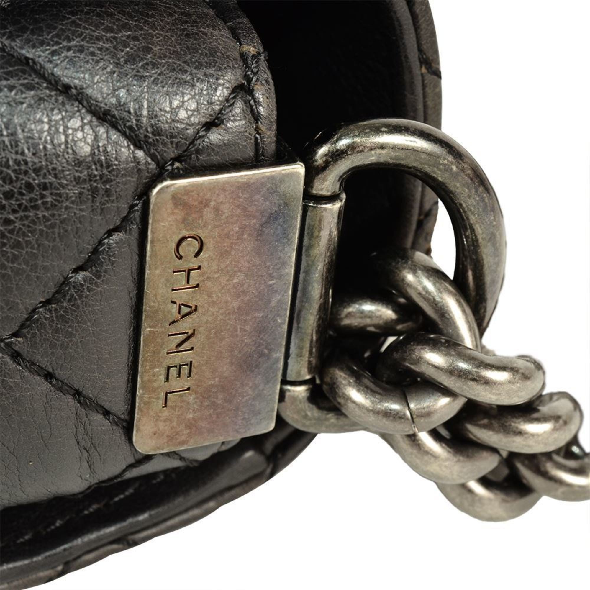 Chanel Black Leather Shoulder Bag (Pre-Owned)