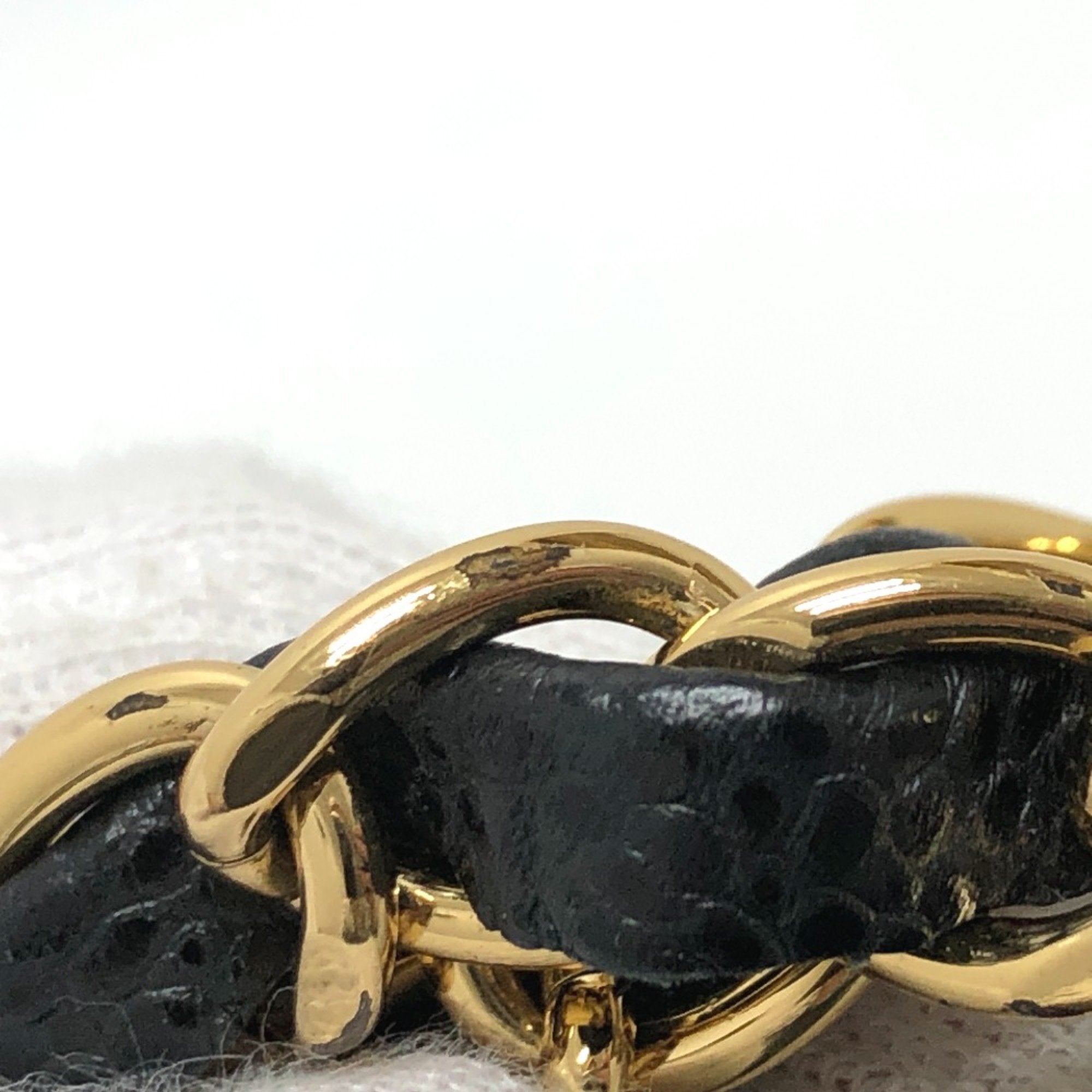 Chanel Black Leather Shoulder Bag (Pre-Owned)