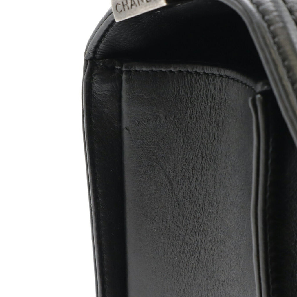Chanel Matelasse Black Leather Shoulder Bag (Pre-Owned)