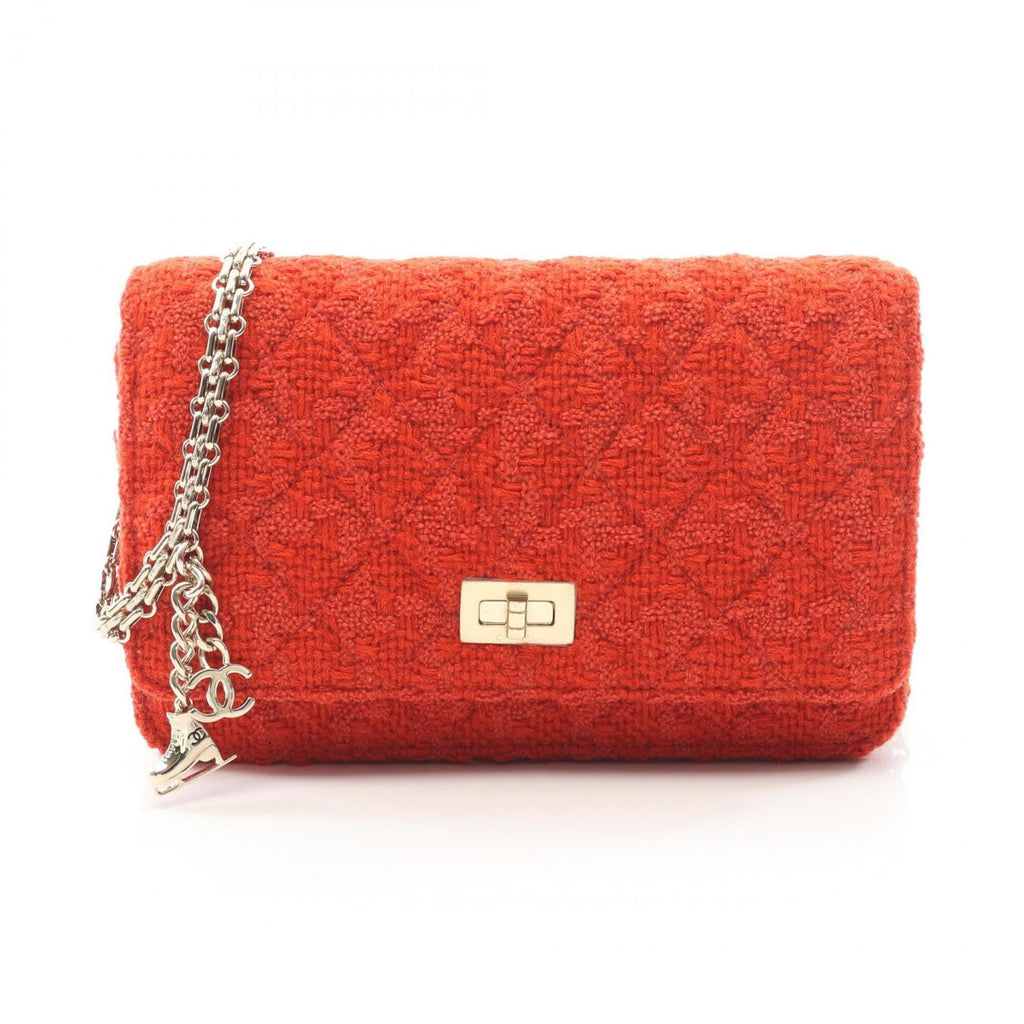 Chanel Red Color Fabric Shoulder Bag (Pre-Owned)