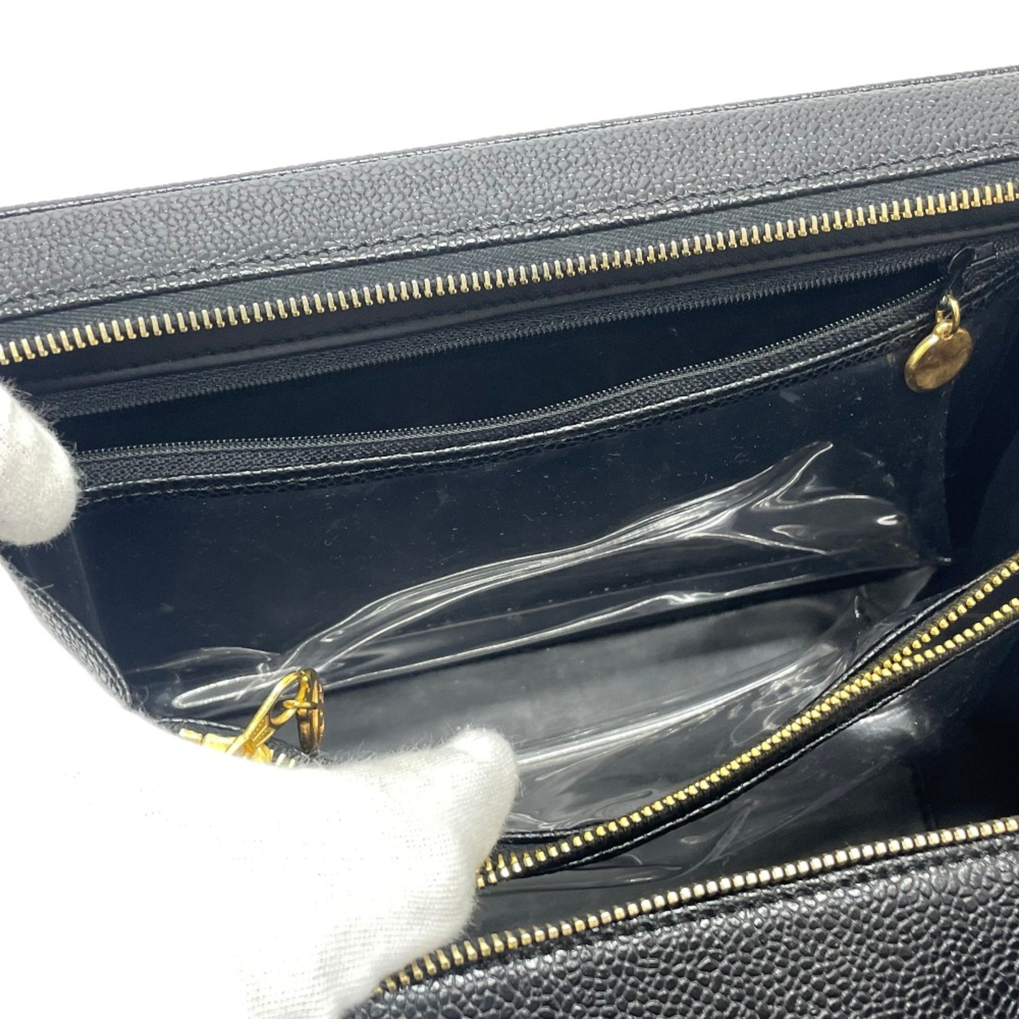 Chanel Black Leather Handbag (Pre-Owned)