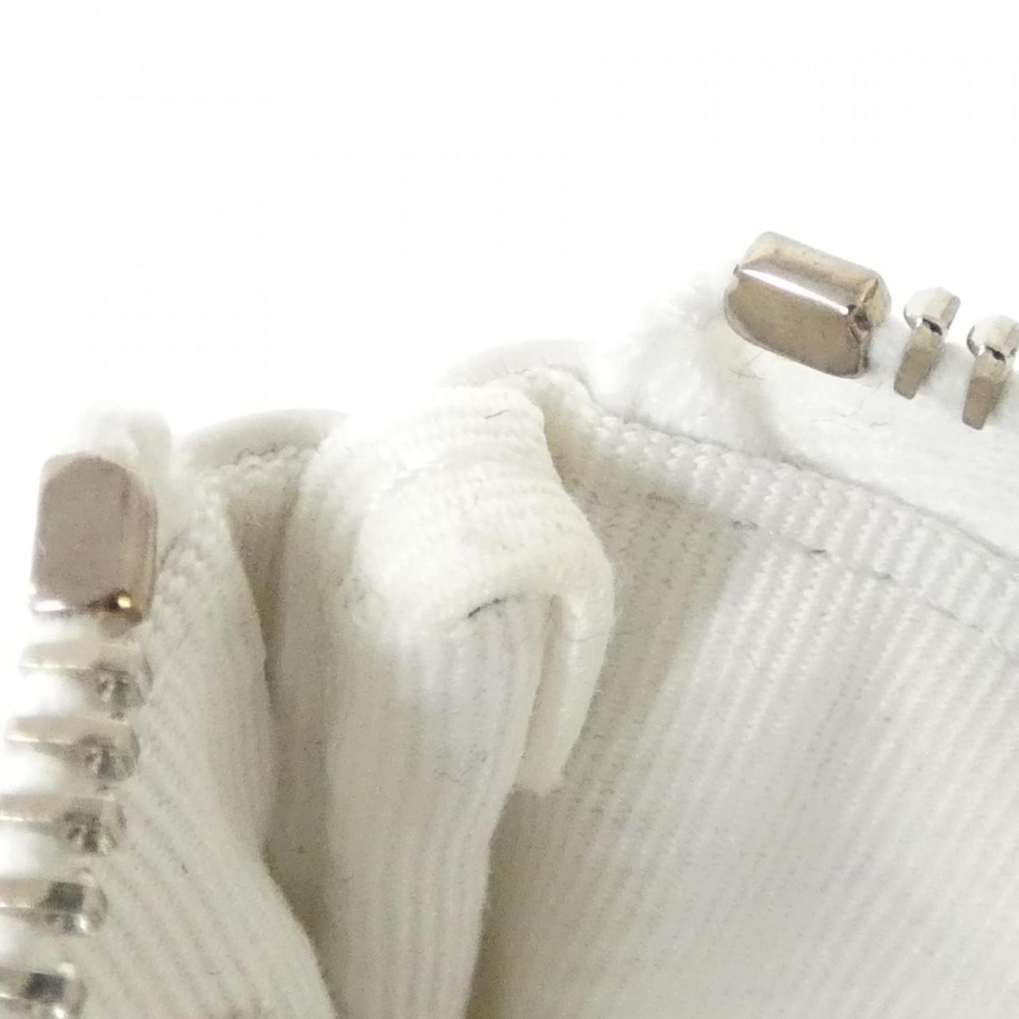 Chanel White Grained Calfskin Pouch (Pre-Owned)