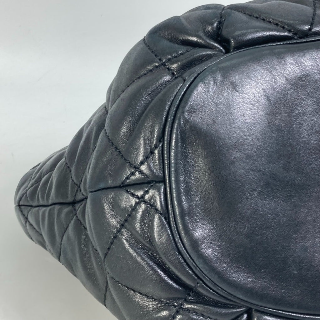 Chanel Black Leather Shoulder Bag (Pre-Owned)