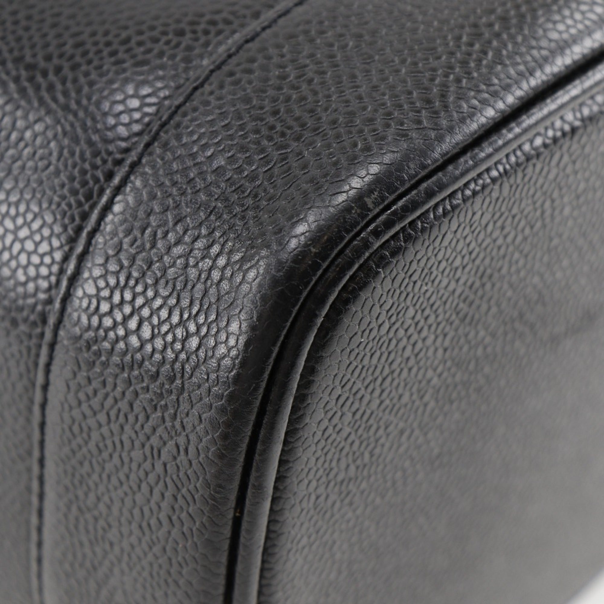 Chanel Caviar Skin Black Caviar Leather Handbag (Pre-Owned)