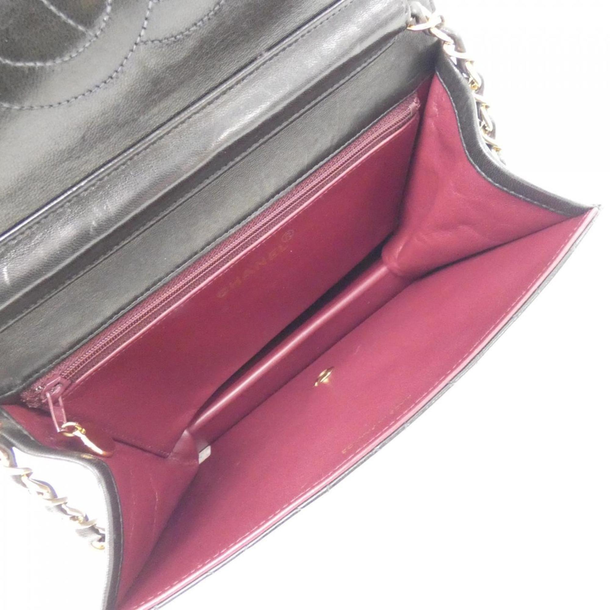Chanel Black Leather Shoulder Bag (Pre-Owned)