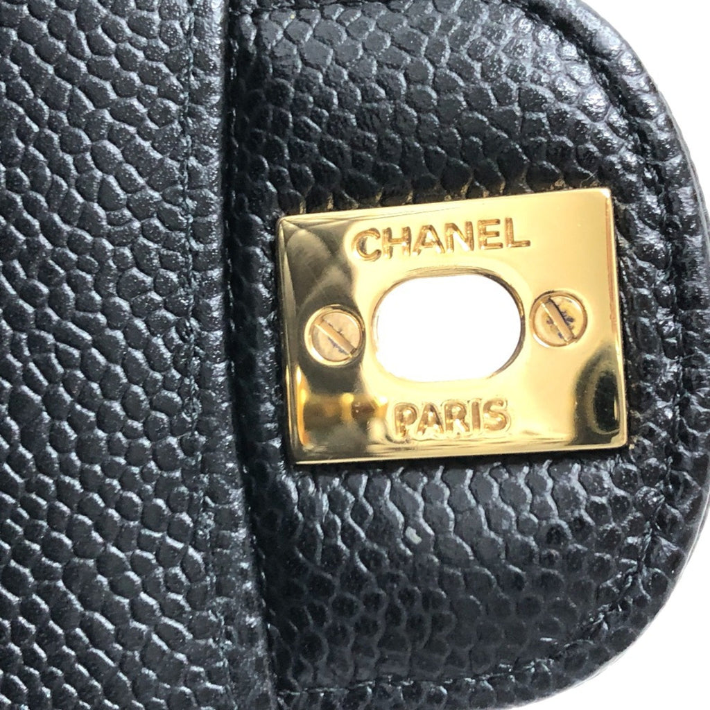 Chanel Black Leather Shoulder Bag (Pre-Owned)