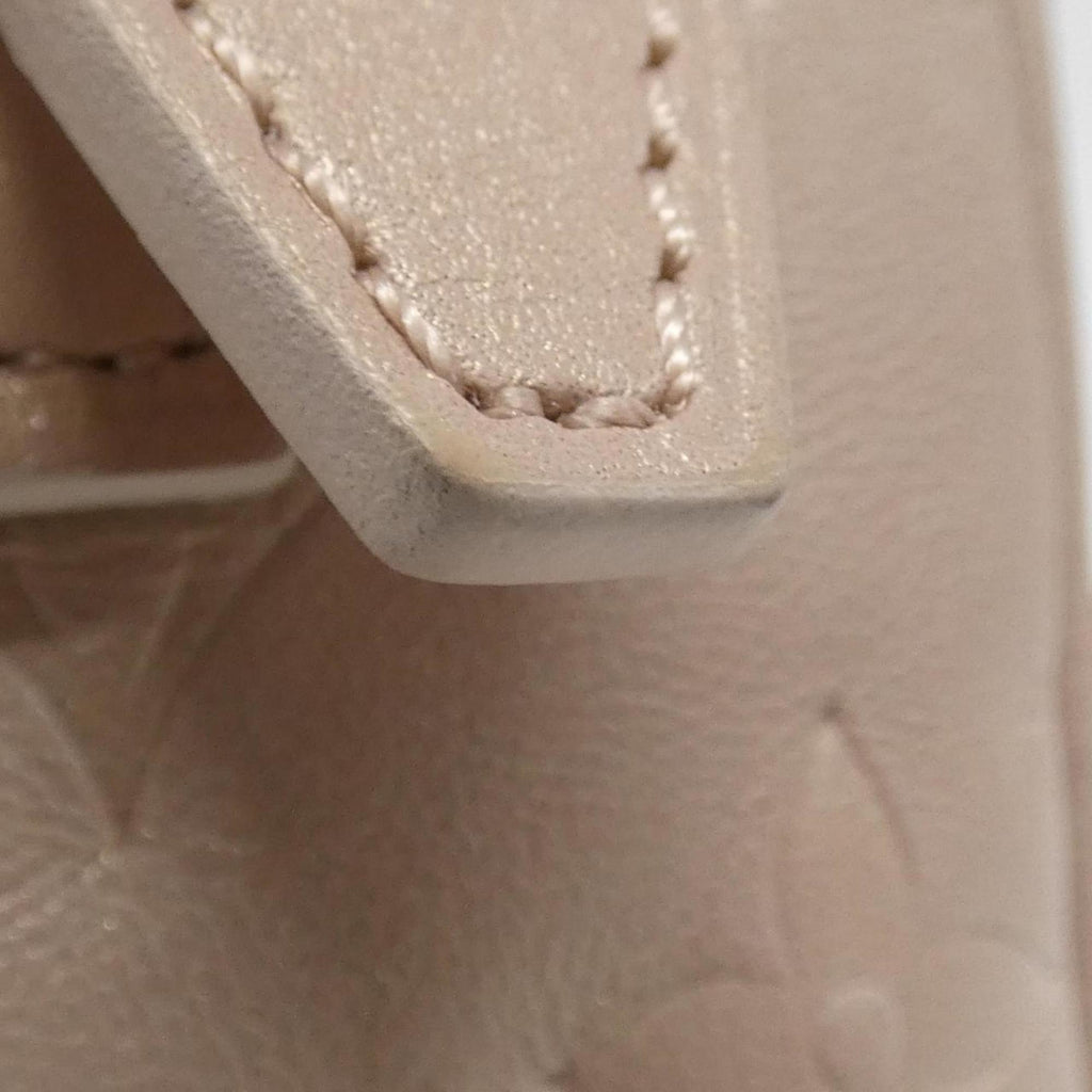 Louis Vuitton Rose Leather Shoulder Bag (Pre-Owned)