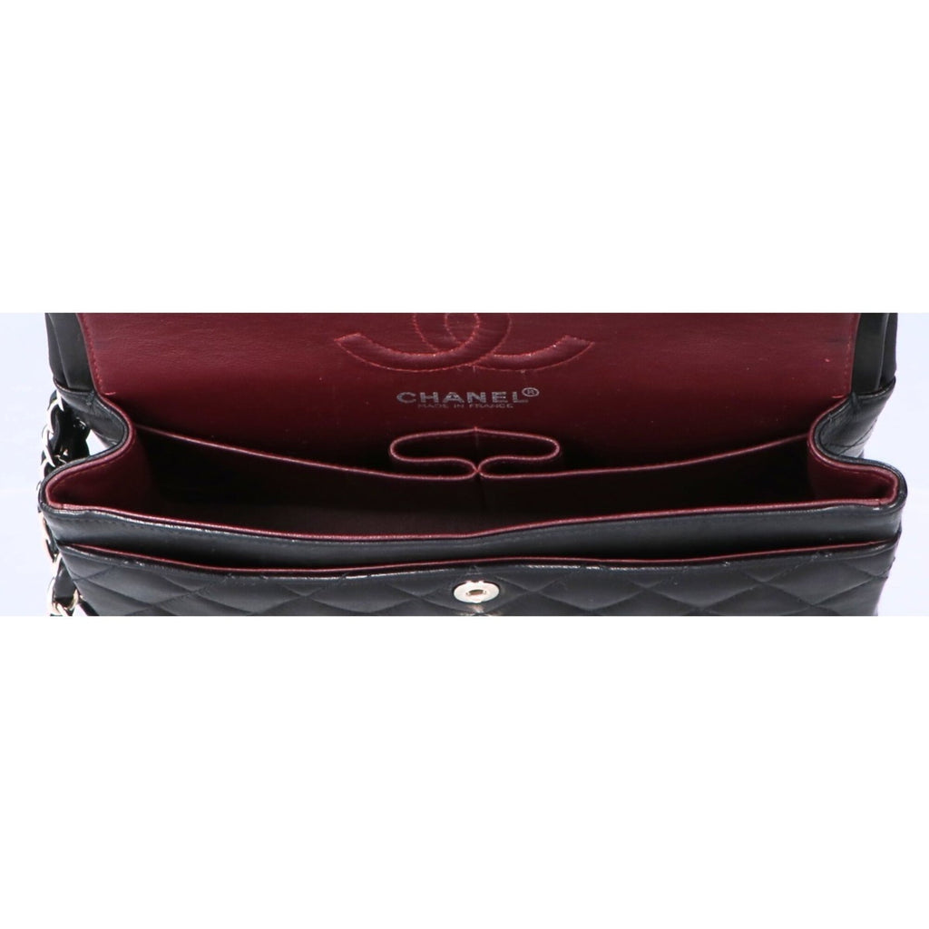 Chanel Matelasse Black Leather Shoulder Bag (Pre-Owned)