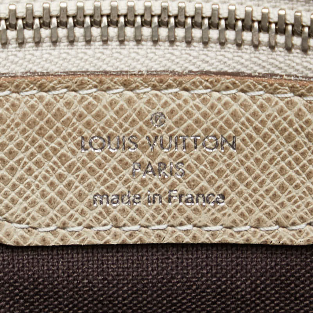 Louis Vuitton Taiga Beige Polaire Taiga Leather Shoulder Bag (Pre-Owned)