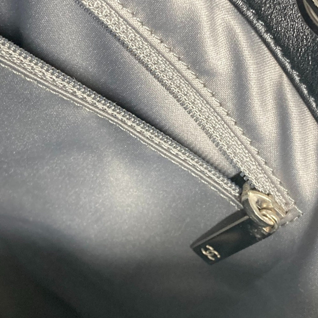 Chanel Black Shoulder Bag (Pre-Owned)