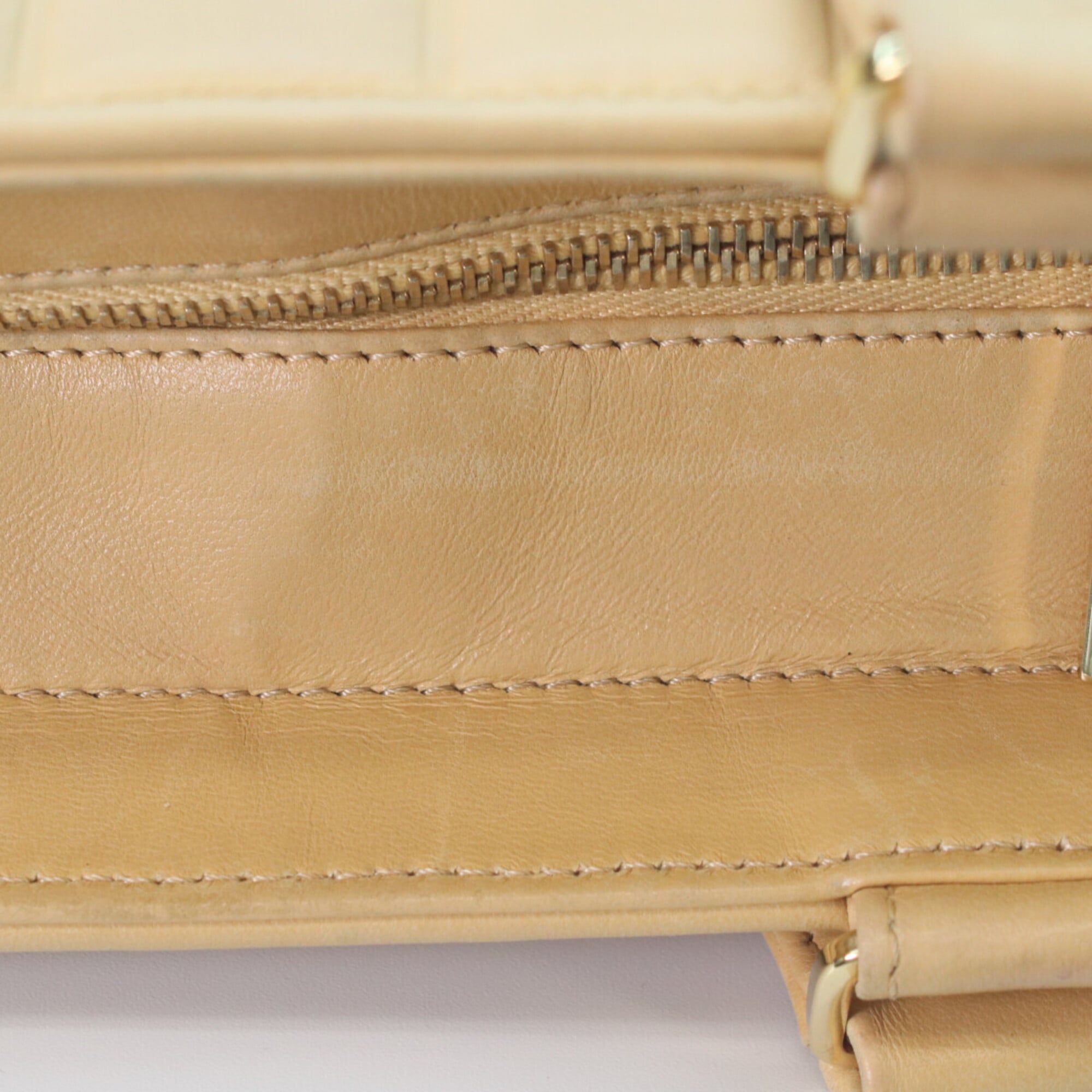 Chanel Chocolate Bar Beige Leather Handbag (Pre-Owned)