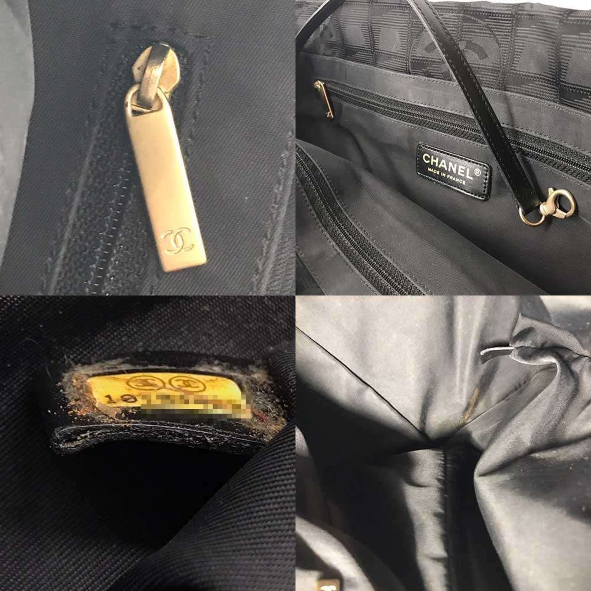 Chanel Black Nylon Tote Bag (Pre-Owned)