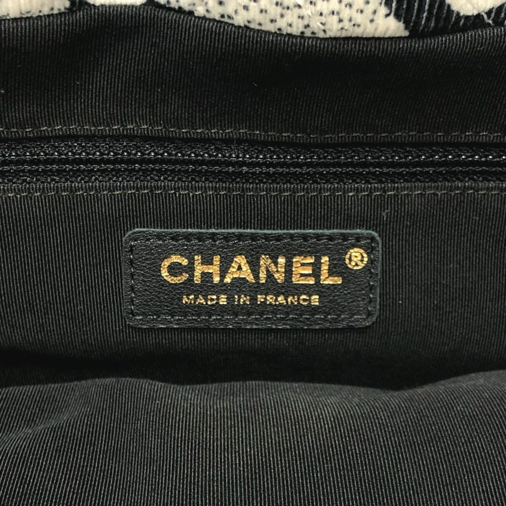 Chanel Black White Canvas Handbag Tote Bag (Pre-Owned)