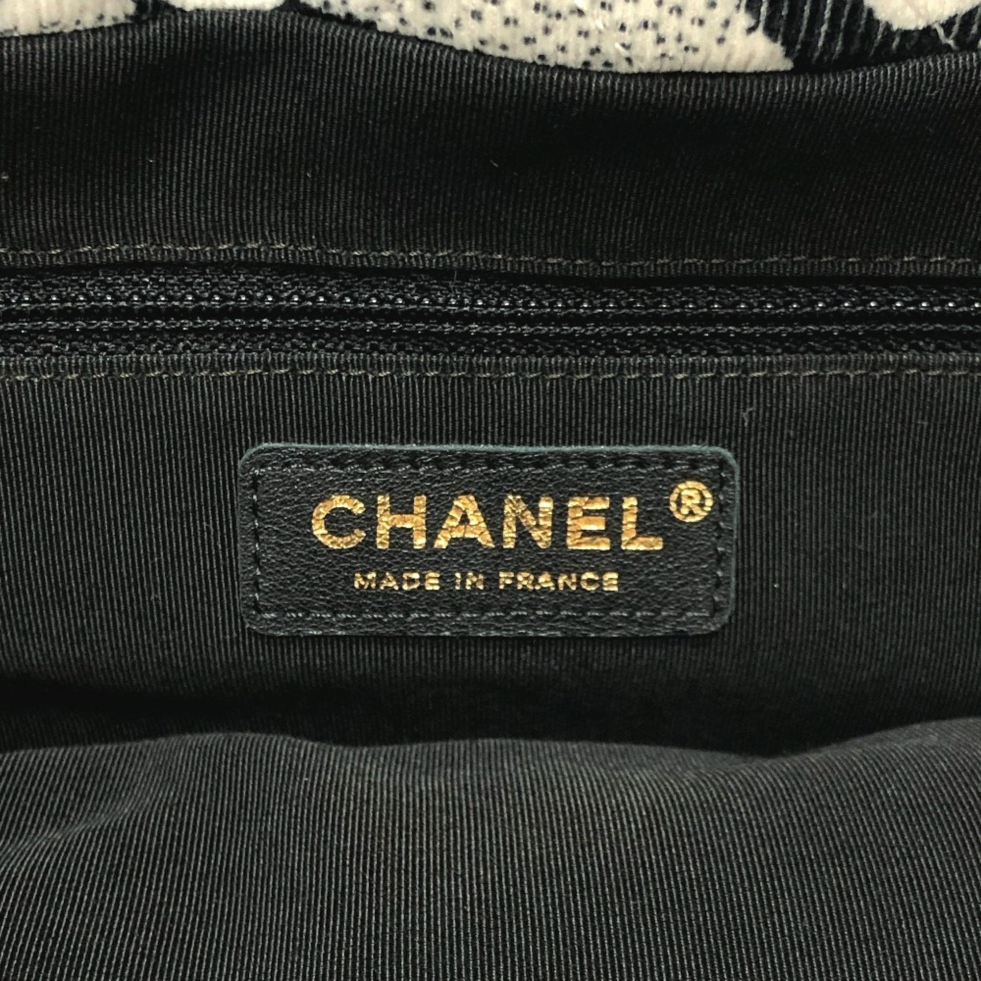 Chanel Black White Canvas Handbag Tote Bag (Pre-Owned)