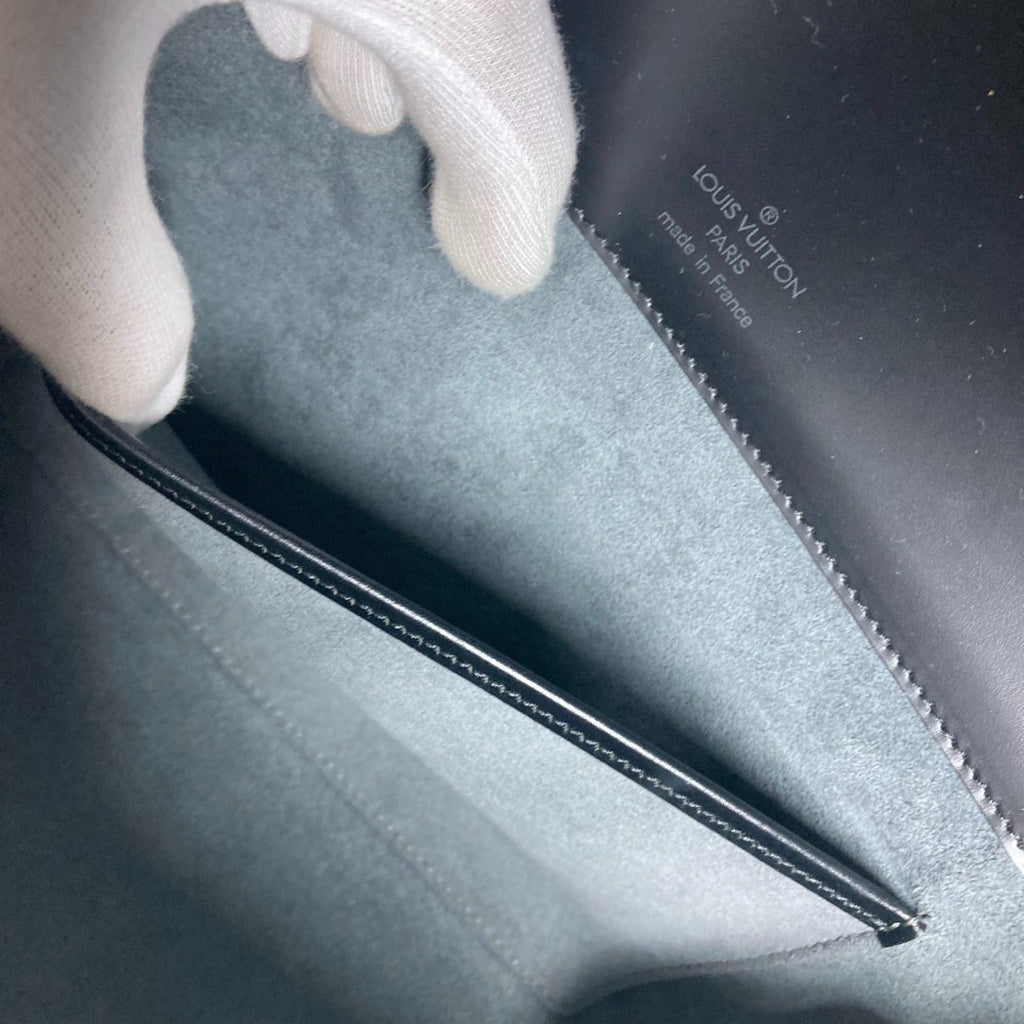 Louis Vuitton Black Noir Epi Leather Shoulder Bag (Pre-Owned)