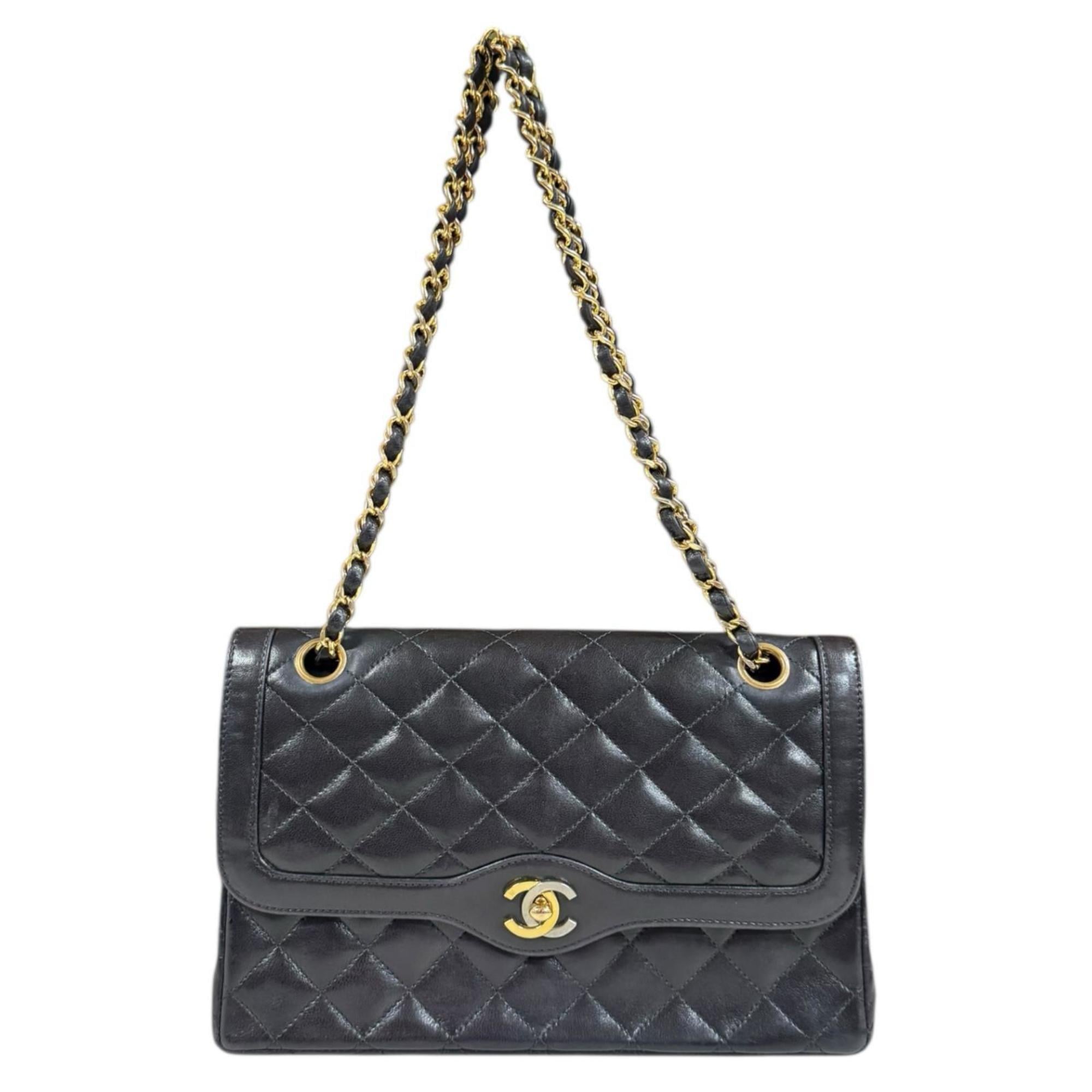 Chanel Black Leather Shoulder Bag (Pre-Owned)