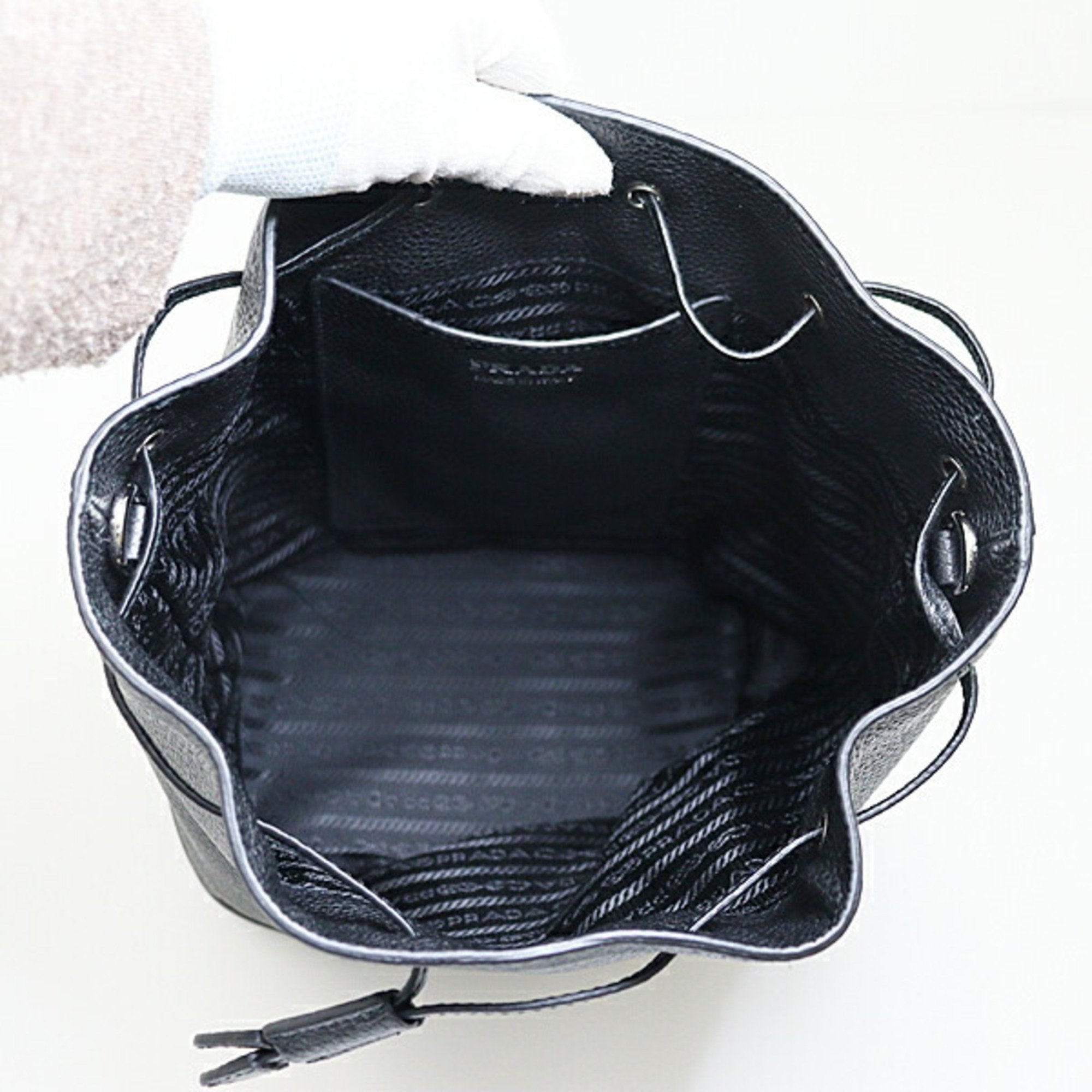 Prada Black Nero Leather Shoulder Bag (Pre-Owned)