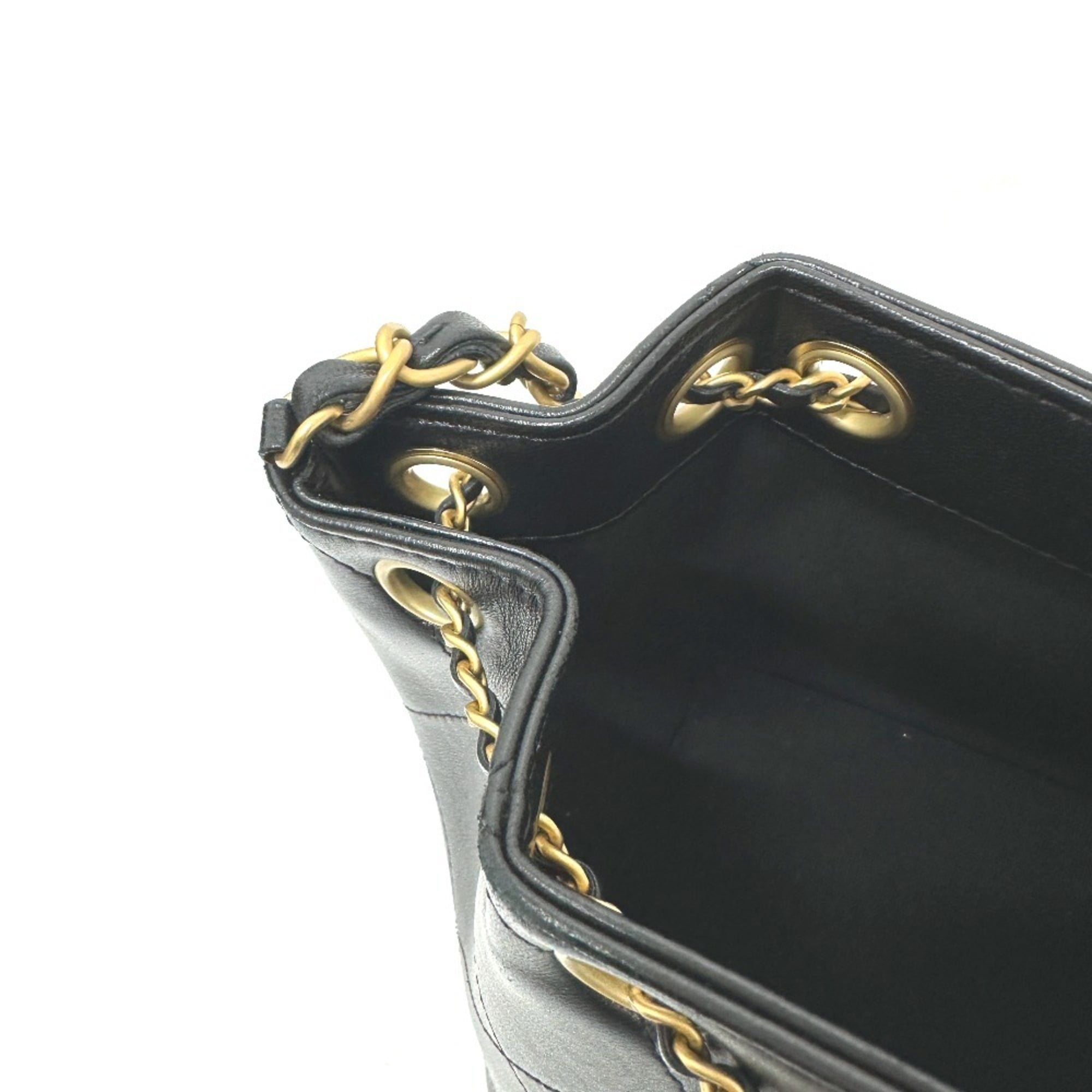 Chanel Black Leather Shoulder Bag (Pre-Owned)