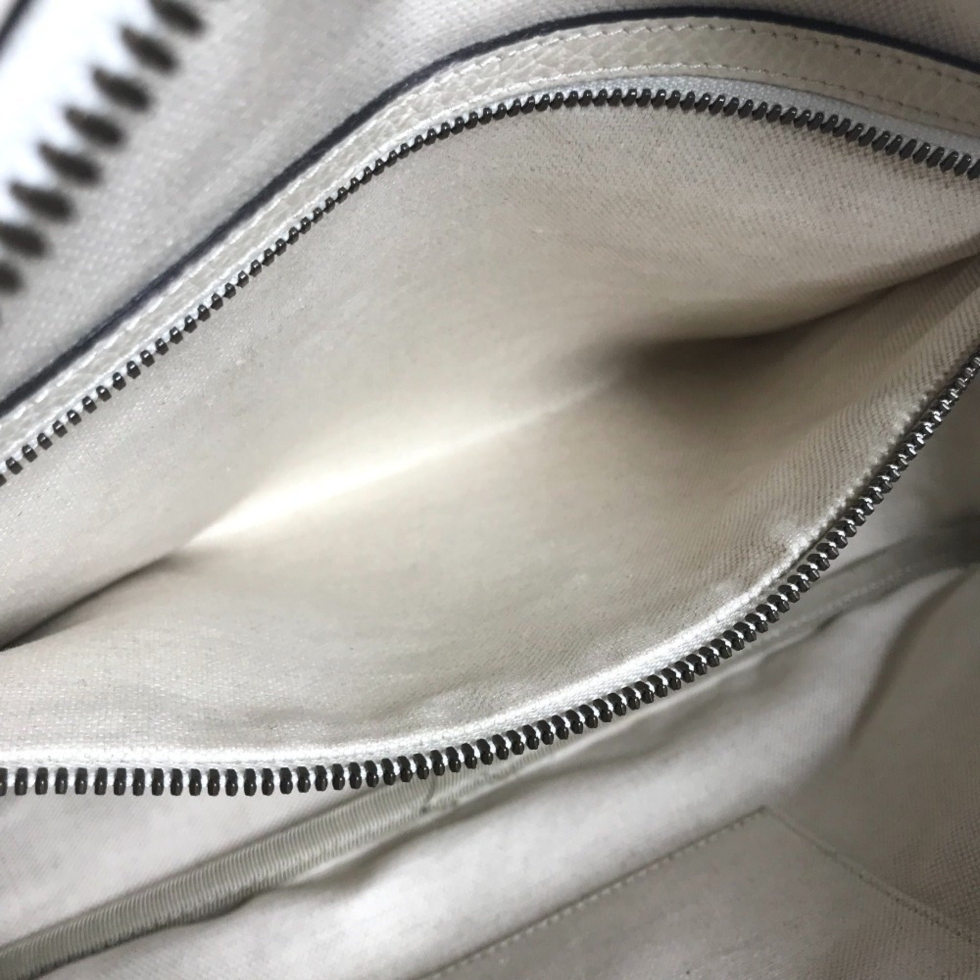 Gucci White Leather Messenger Bag Shoulder Bag (Pre-Owned)