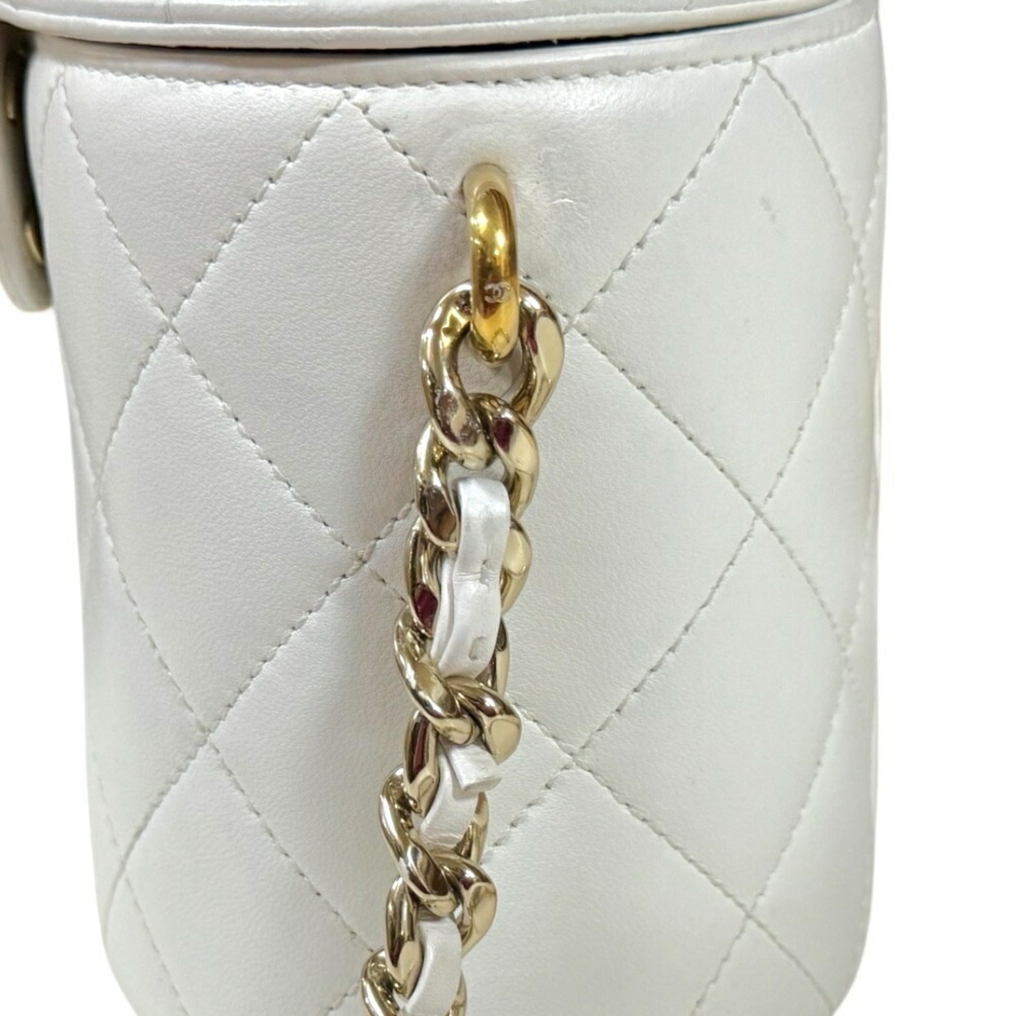 Chanel White Leather Shoulder Bag Vanity Bag (Pre-Owned)