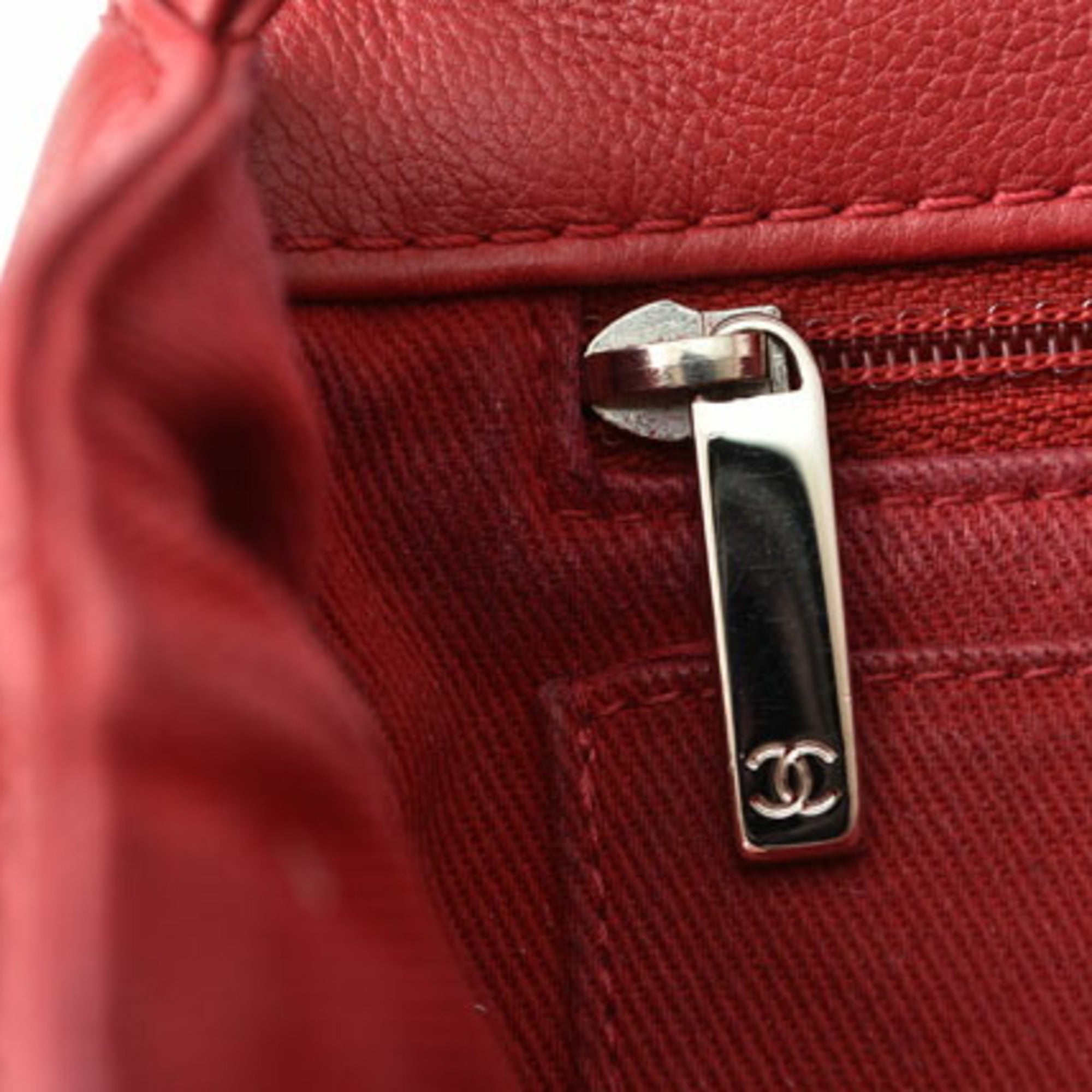 Chanel Red Color Leather Shoulder Bag (Pre-Owned)