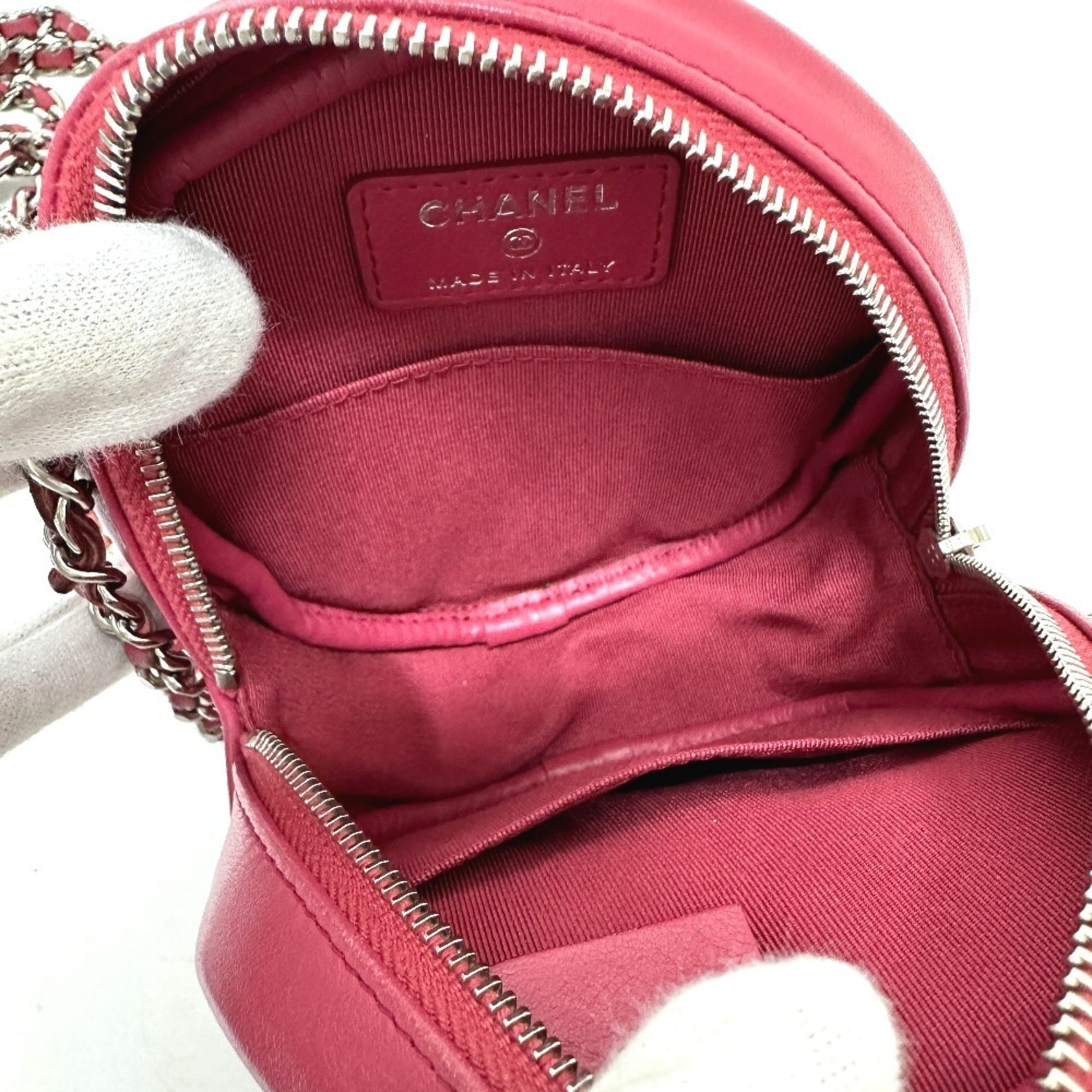 Chanel Leather Shoulder Bag (Pre-Owned)