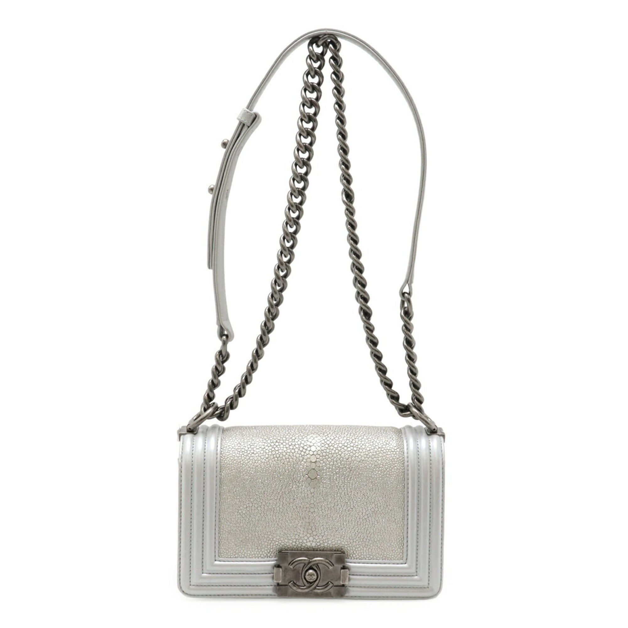 Chanel Boy Chanel Metallic Silver Leather Pochette Shoulder Bag (Pre-Owned)