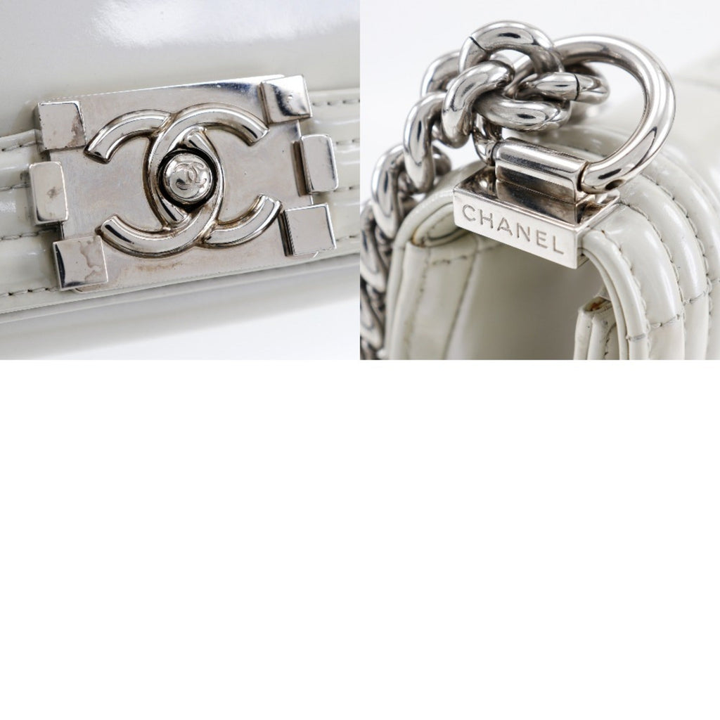 Chanel White Leather Shoulder Bag (Pre-Owned)