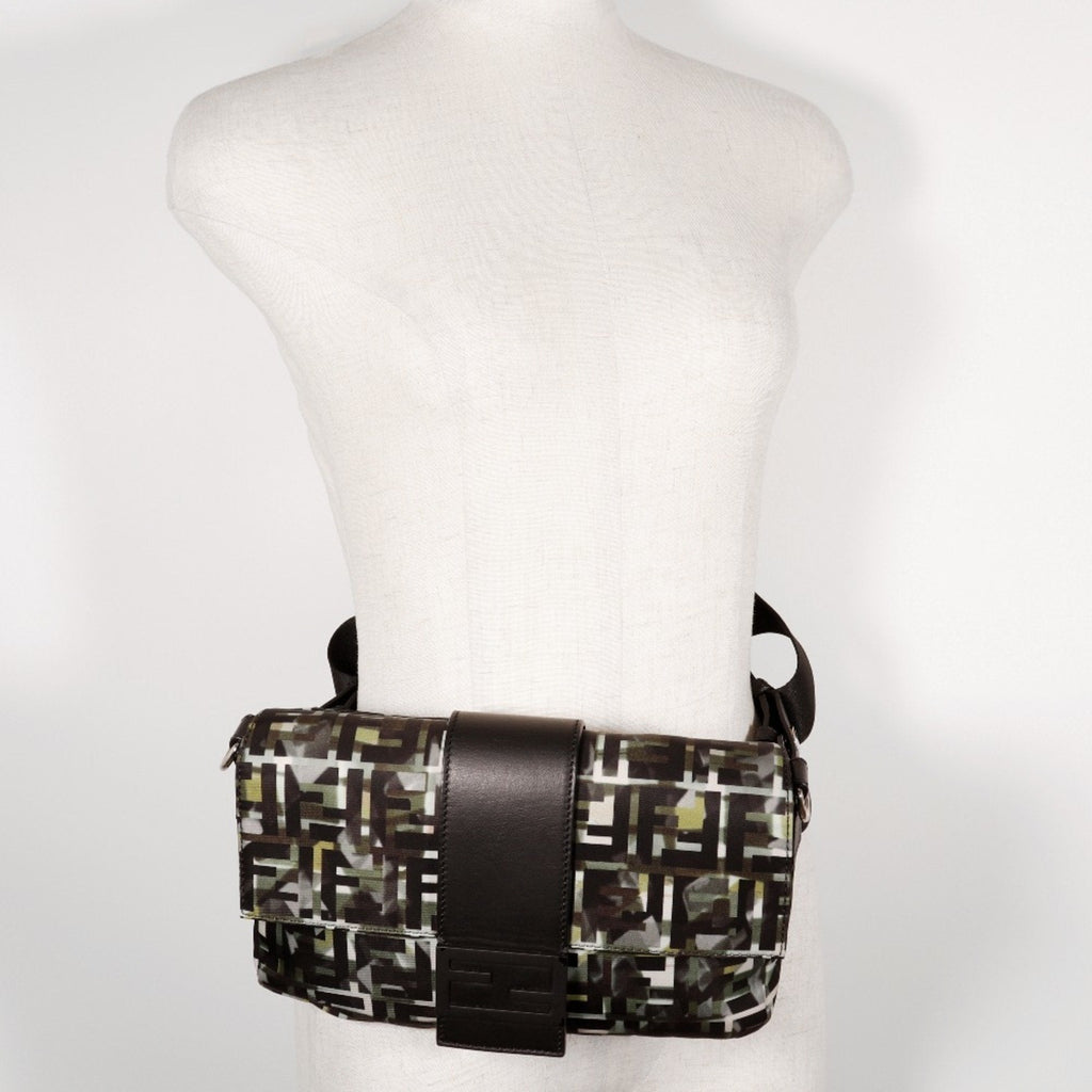 Fendi Black Nylon Shoulder Bag (Pre-Owned)