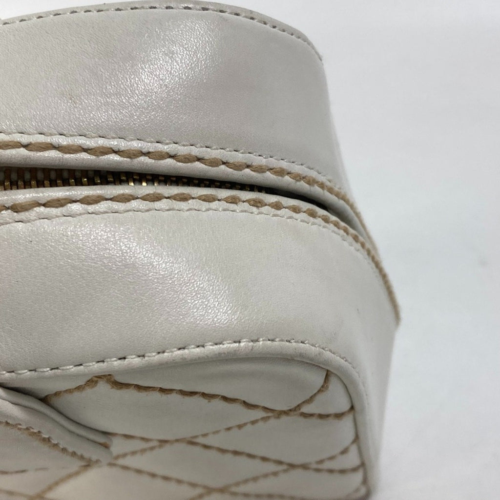 Chanel White Leather Handbag (Pre-Owned)