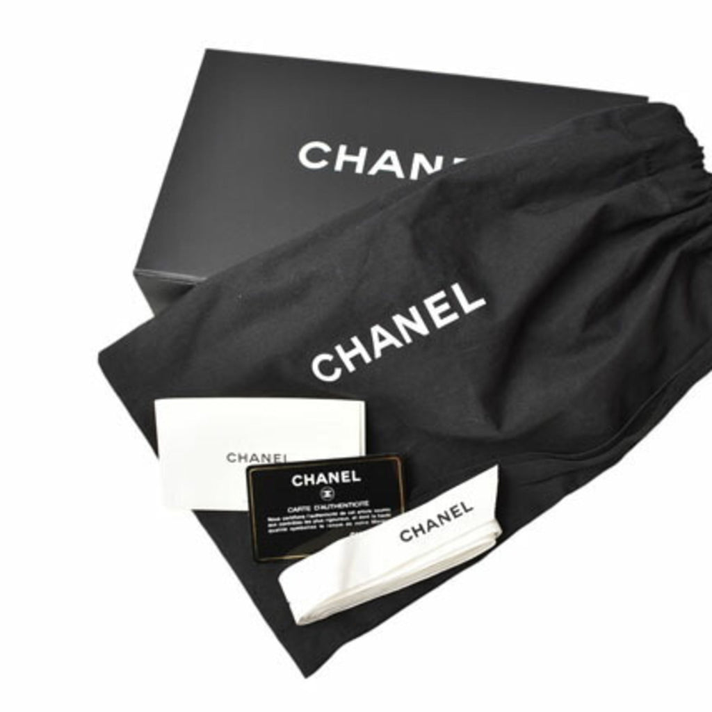 Chanel Black Leather Shoulder Bag (Pre-Owned)