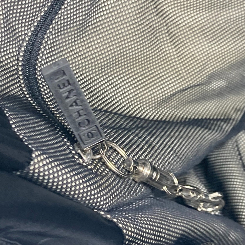 Chanel Black White Nylon Shoulder Bag (Pre-Owned)