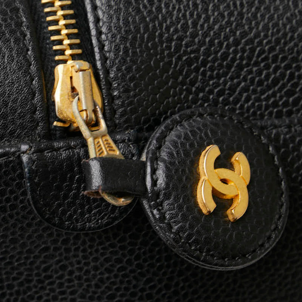 Chanel Black Grained Calfskin Pouch Vanity Bag (Pre-Owned)