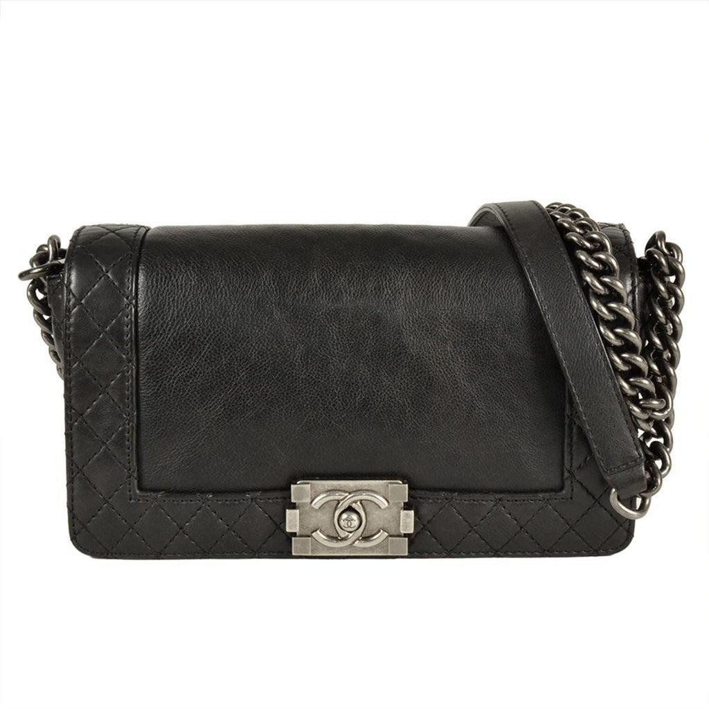 Chanel Black Leather Shoulder Bag (Pre-Owned)
