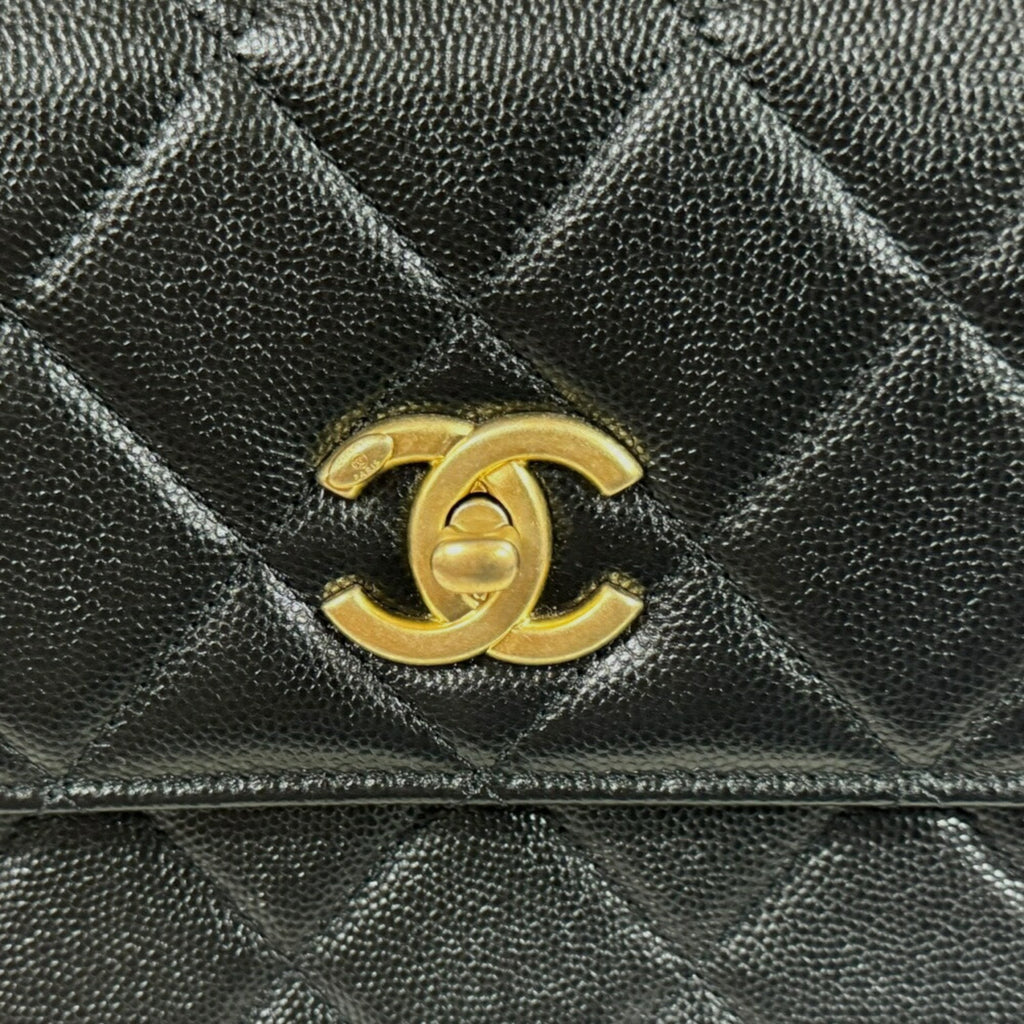 Chanel Black Caviar Leather Shoulder Bag (Pre-Owned)