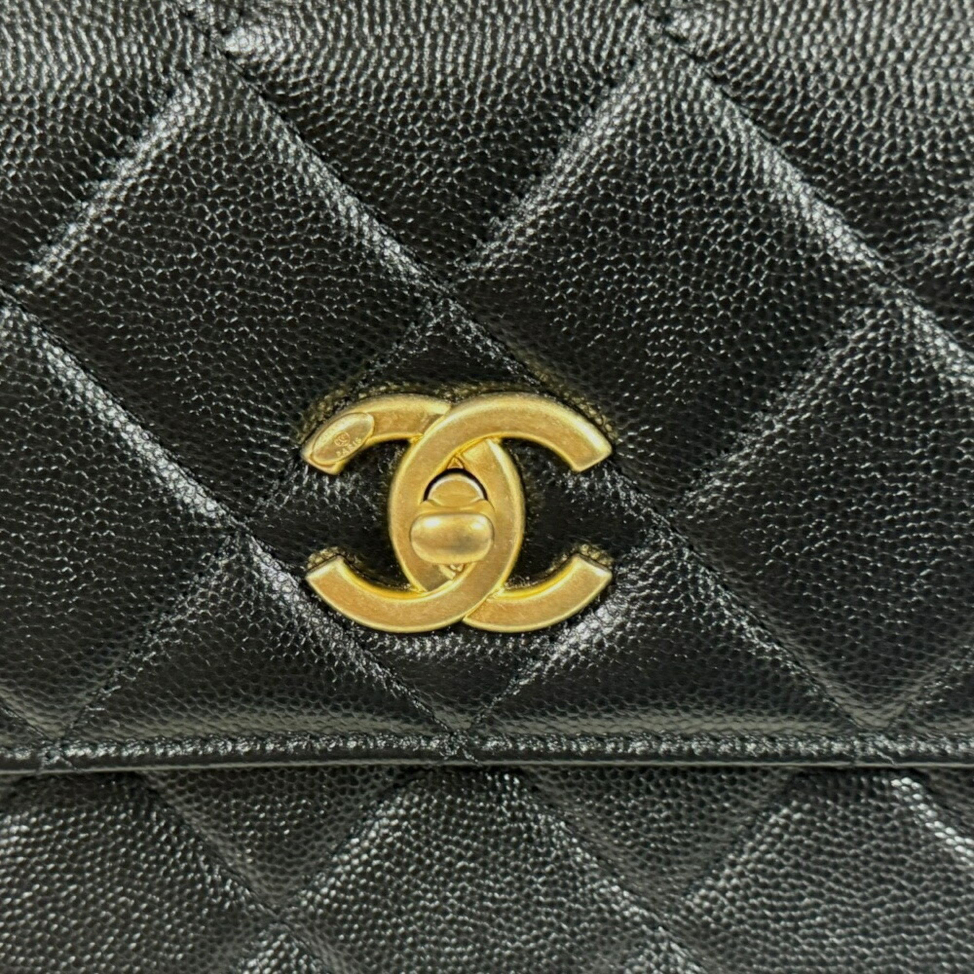 Chanel Black Caviar Leather Shoulder Bag (Pre-Owned)