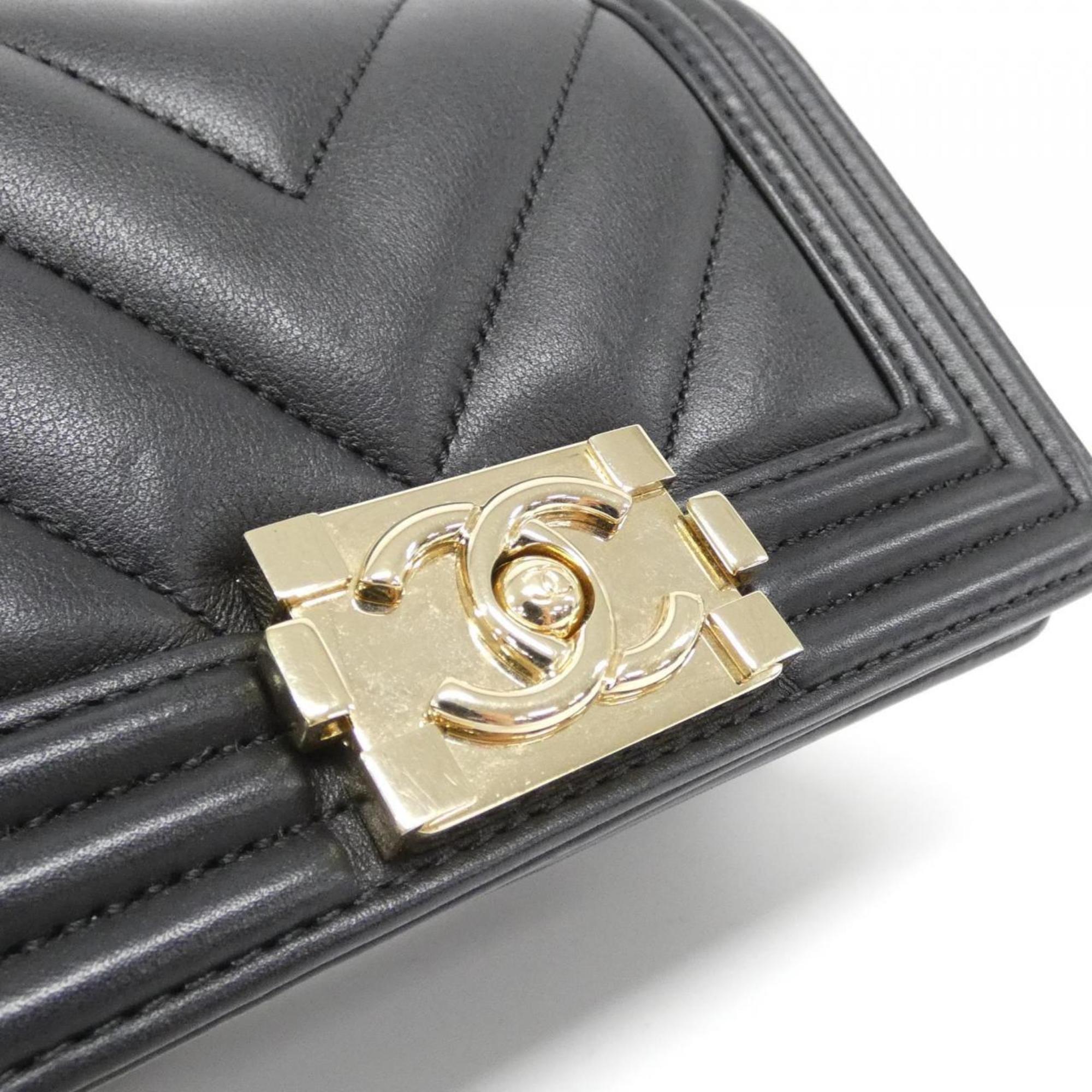 Chanel Black Leather Shoulder Bag (Pre-Owned)
