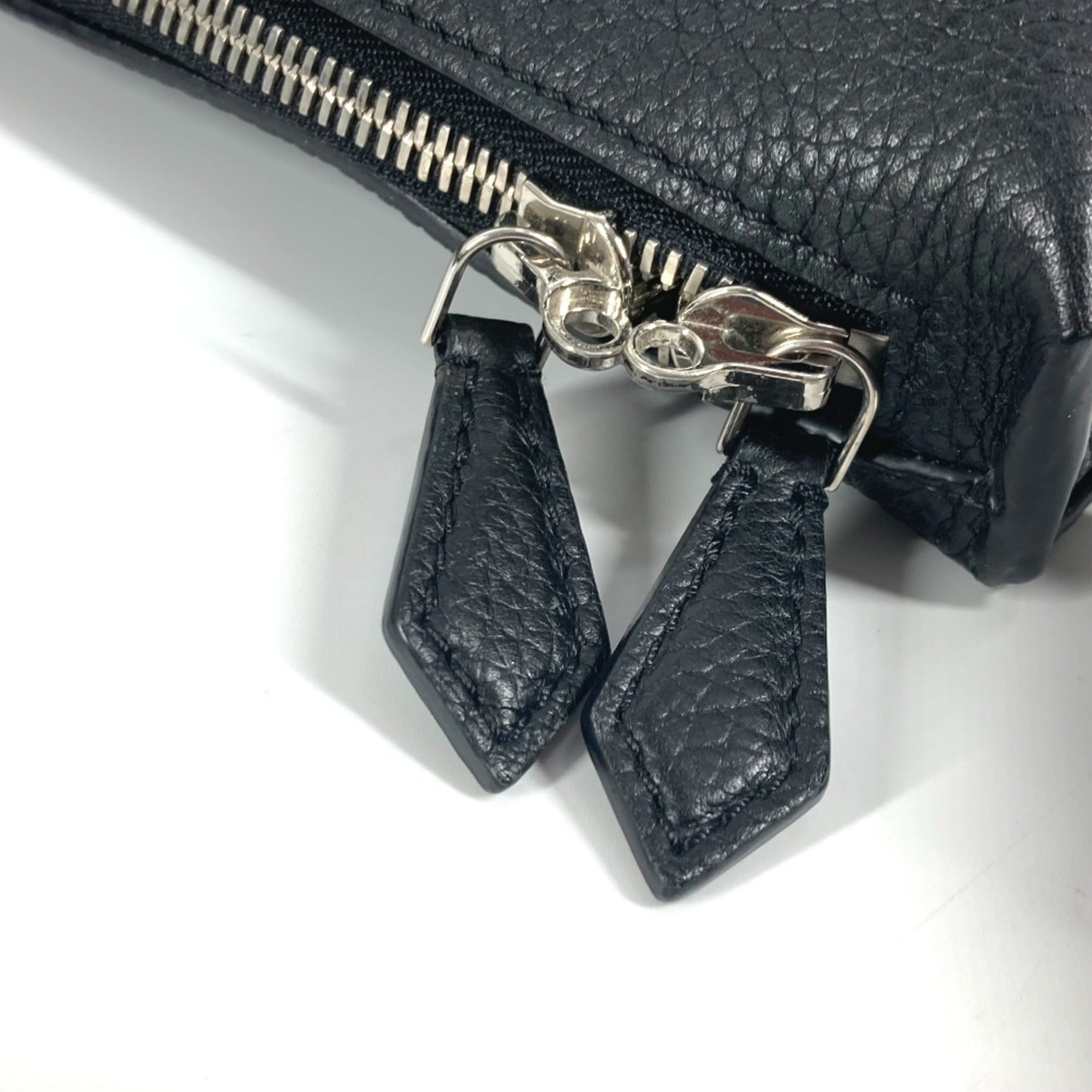 Louis Vuitton Black Noir Leather Messenger Bag Shoulder Bag (Pre-Owned)