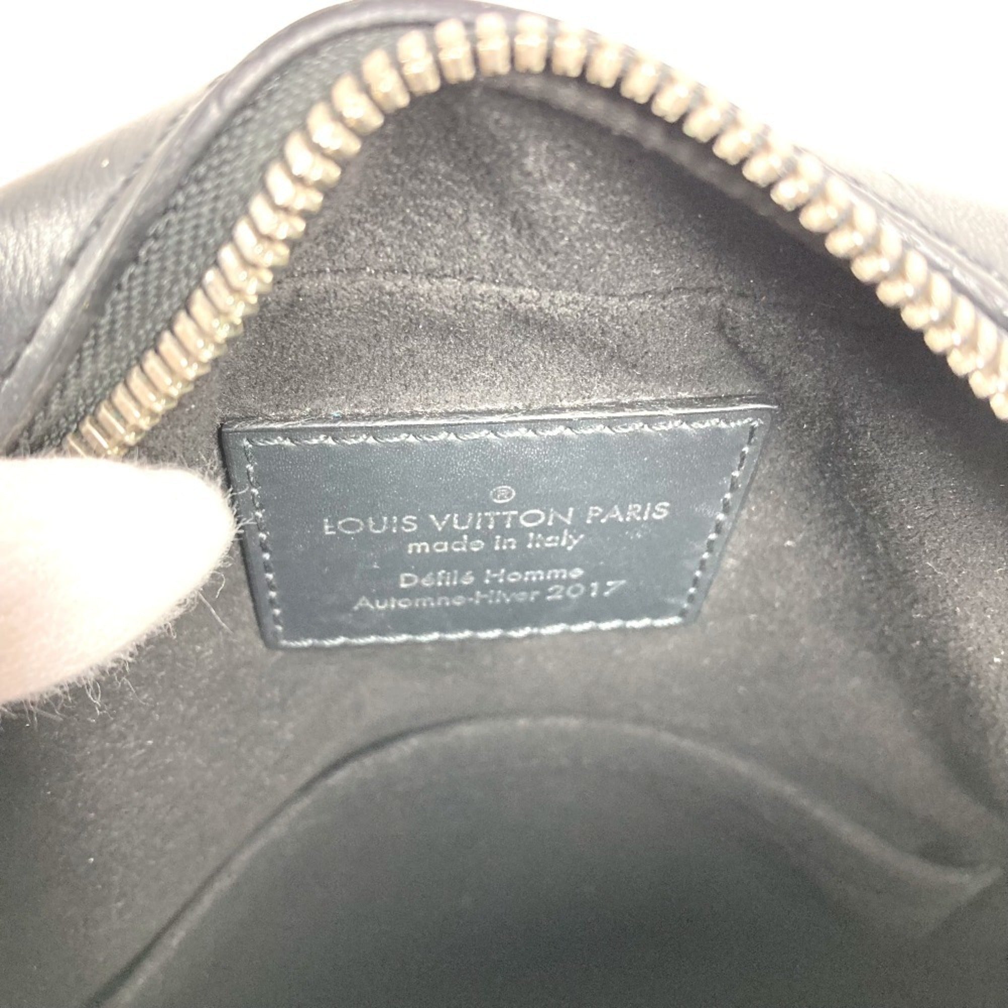 Louis Vuitton Black Epi Leather Pochette Shoulder Bag (Pre-Owned)