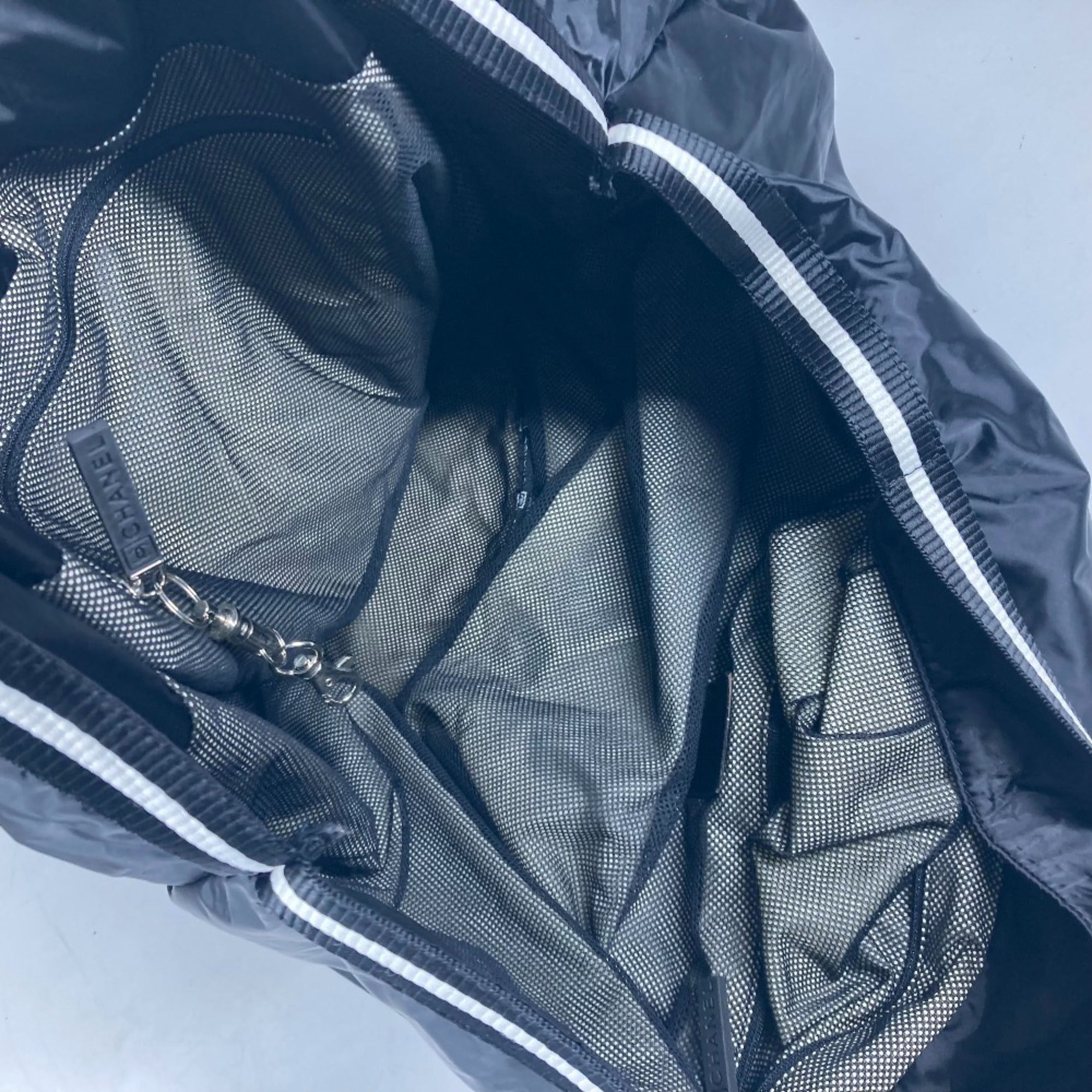 Chanel Black White Nylon Shoulder Bag (Pre-Owned)