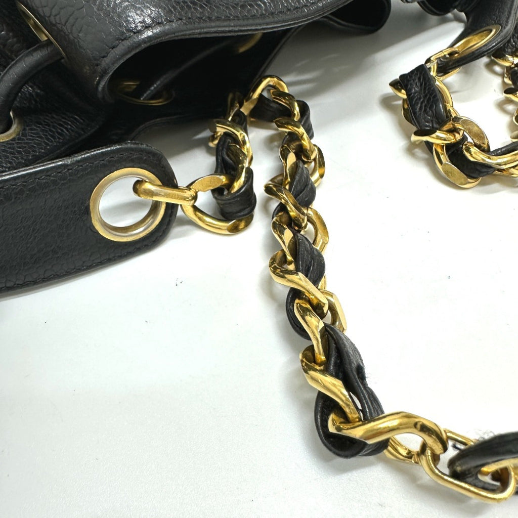 Chanel Black Leather Shoulder Bag (Pre-Owned)