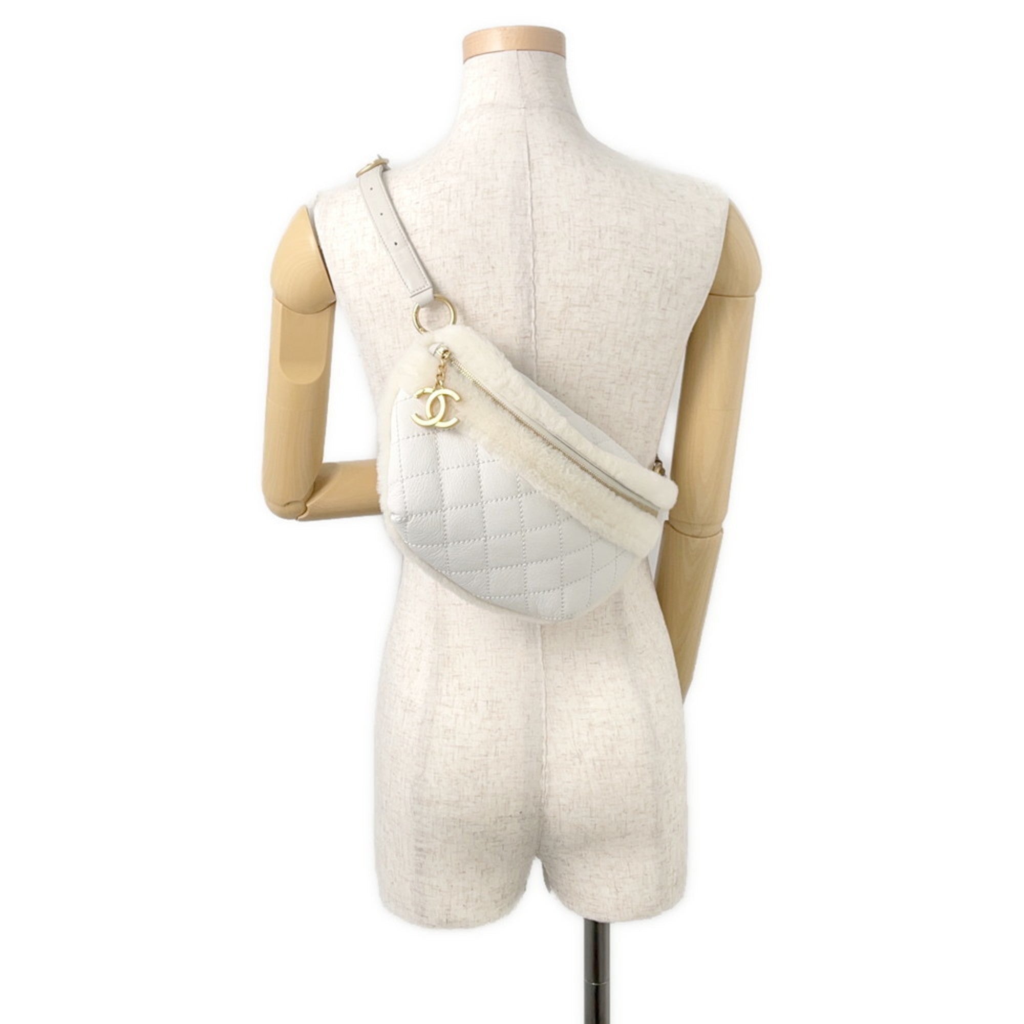 Chanel Matelasse Ivory White Leather Sling Bag (Pre-Owned)