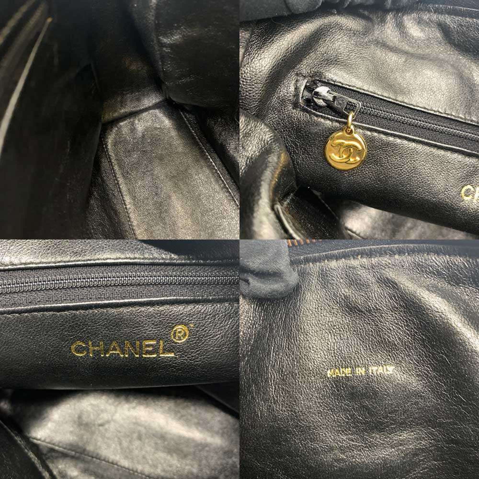 Chanel Matelasse Black Leather Shoulder Bag (Pre-Owned)