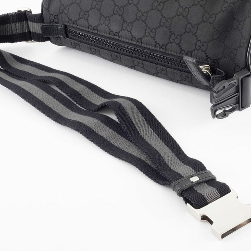 Gucci Black Nylon Pochette Shoulder Bag Sling Bag (Pre-Owned)