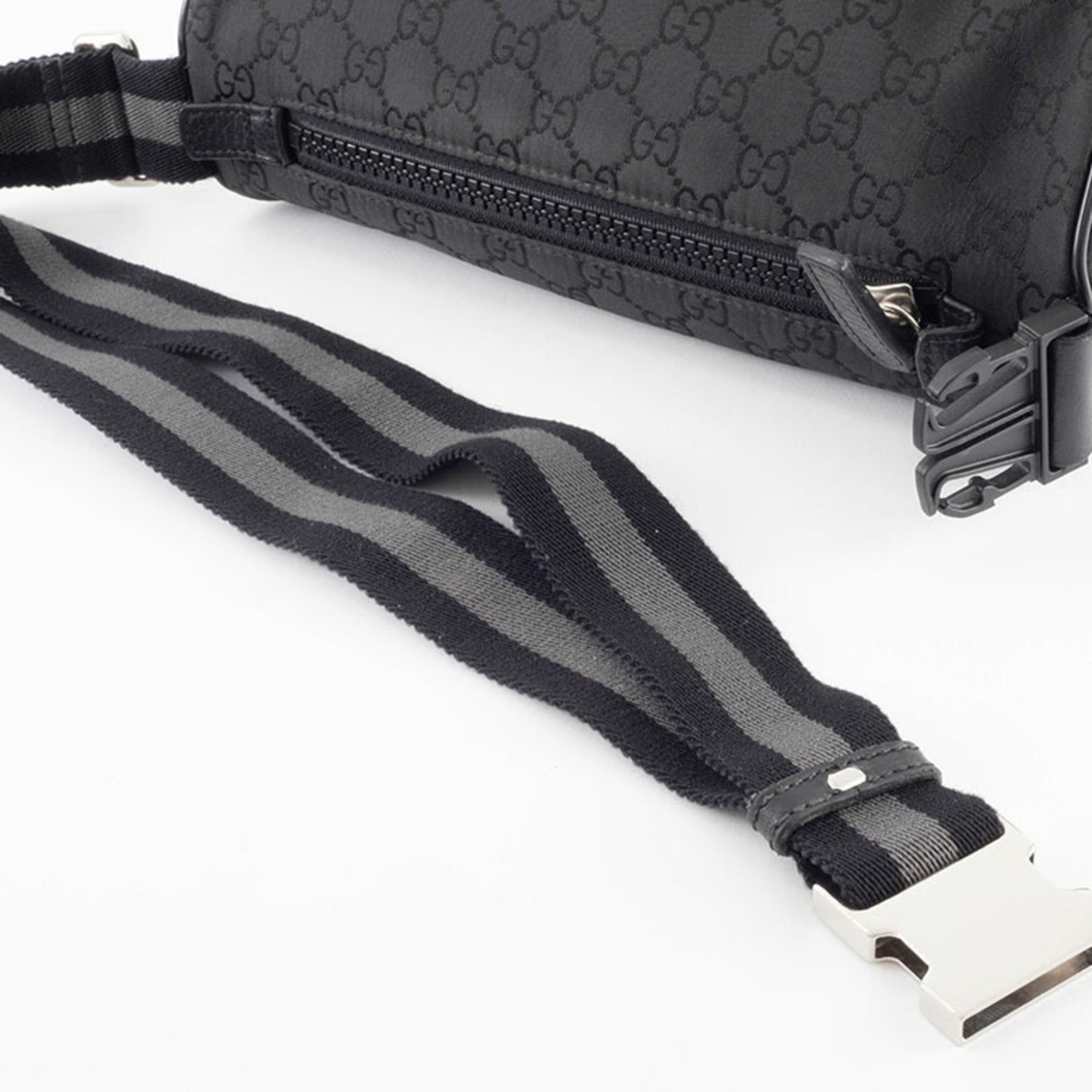 Gucci Black Nylon Pochette Shoulder Bag Sling Bag (Pre-Owned)