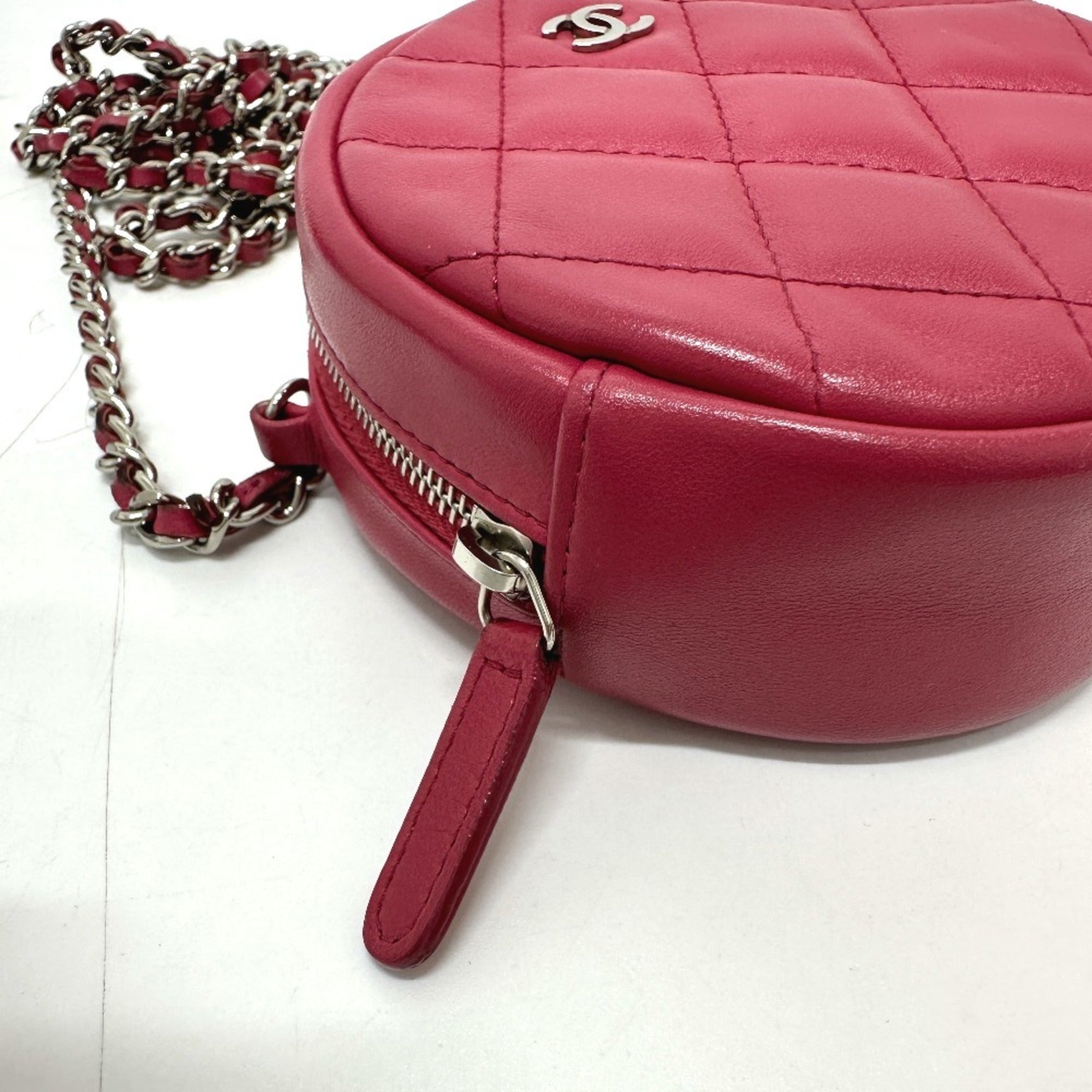 Chanel Leather Shoulder Bag (Pre-Owned)